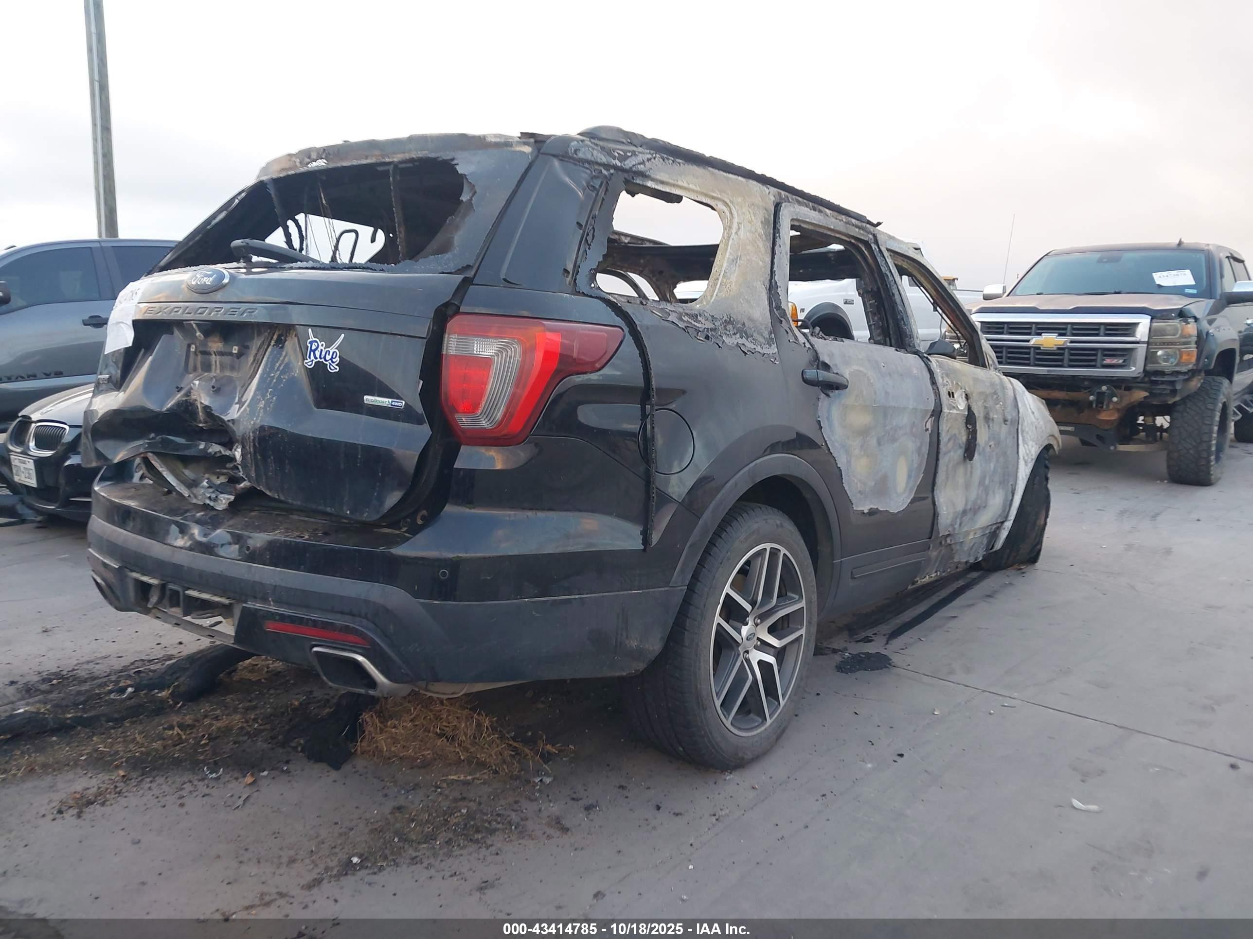 FORD EXPLORER image 4