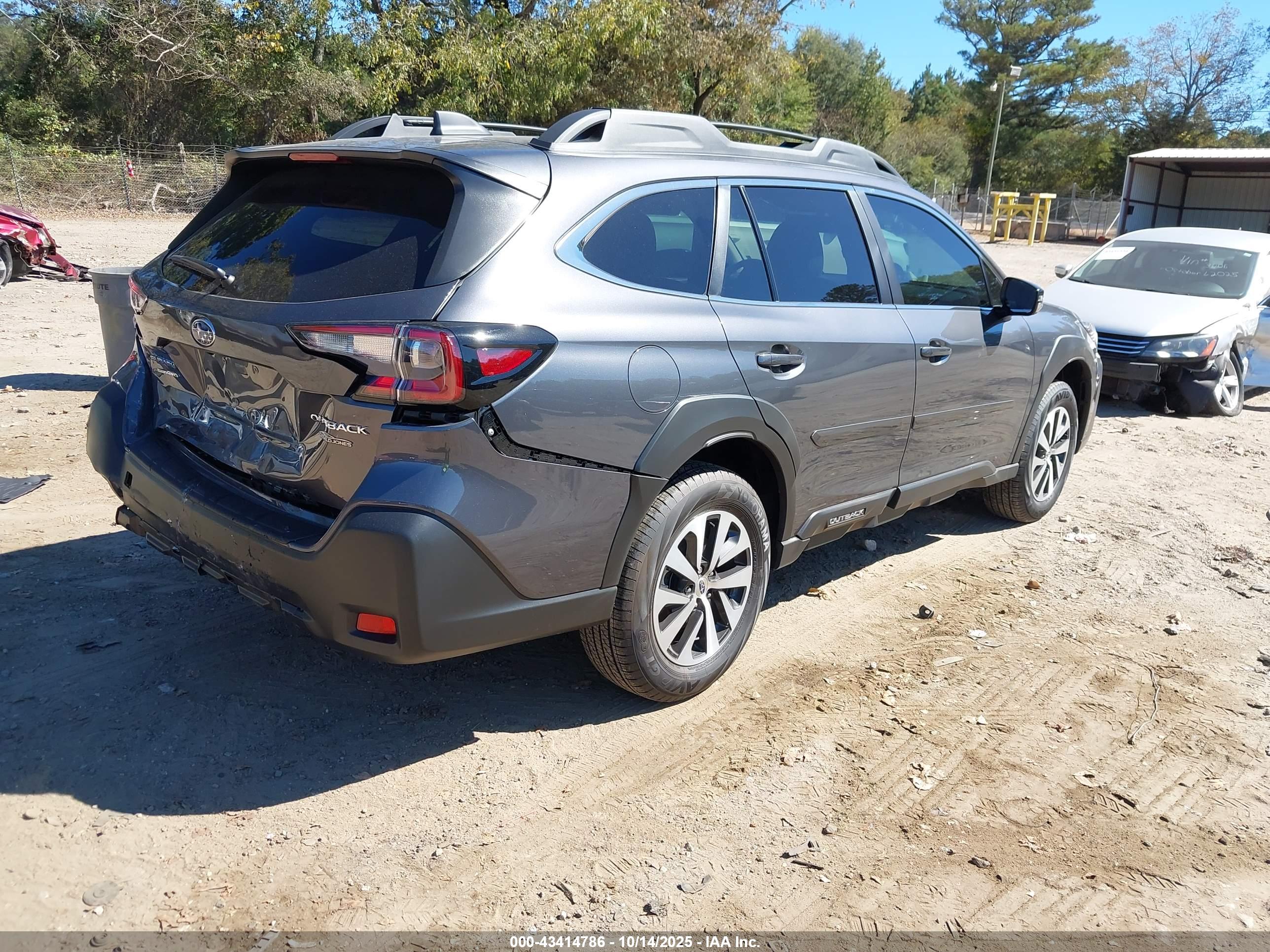 SUBARU OUTBACK image 4