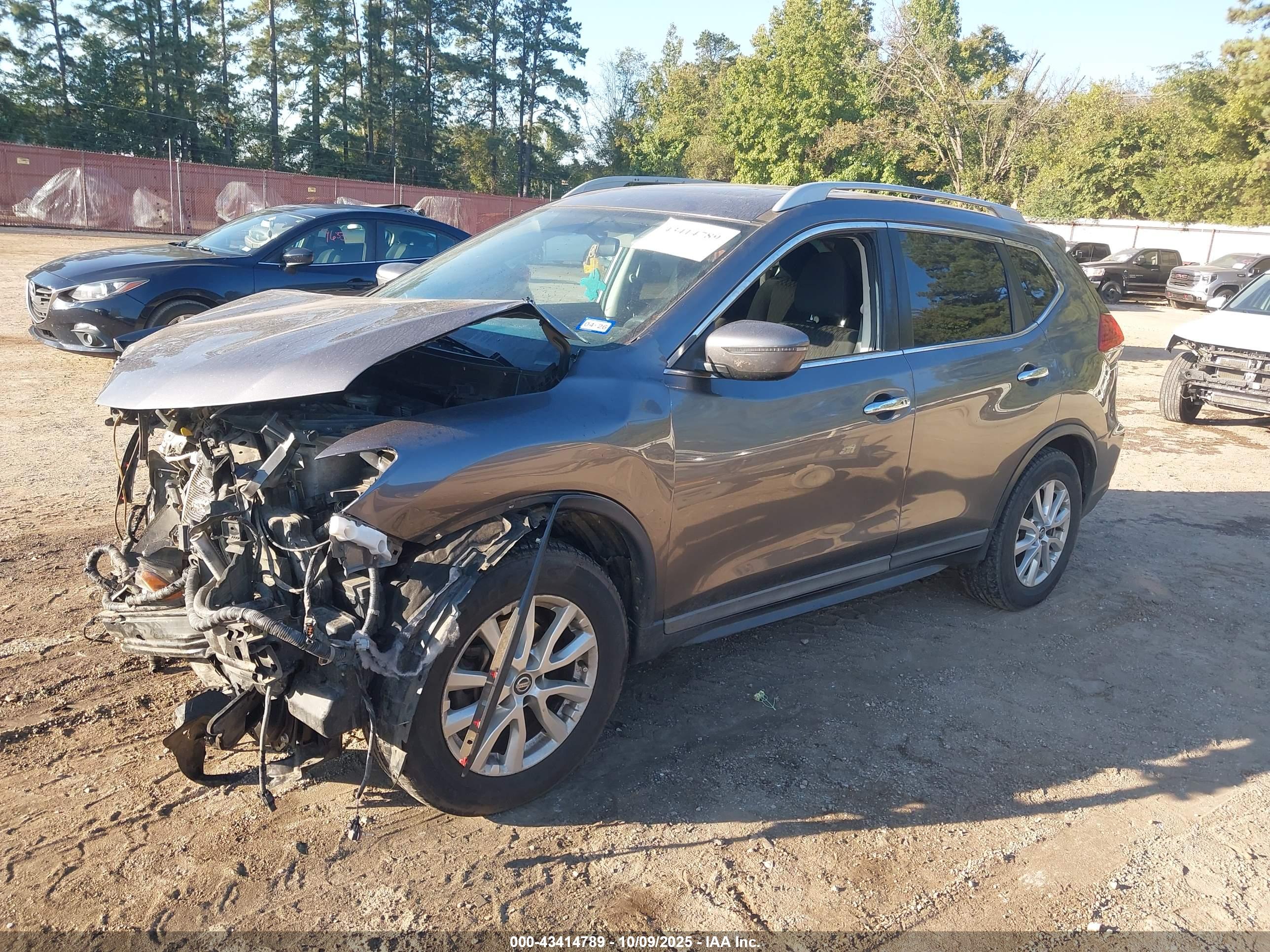 NISSAN ROGUE image 2