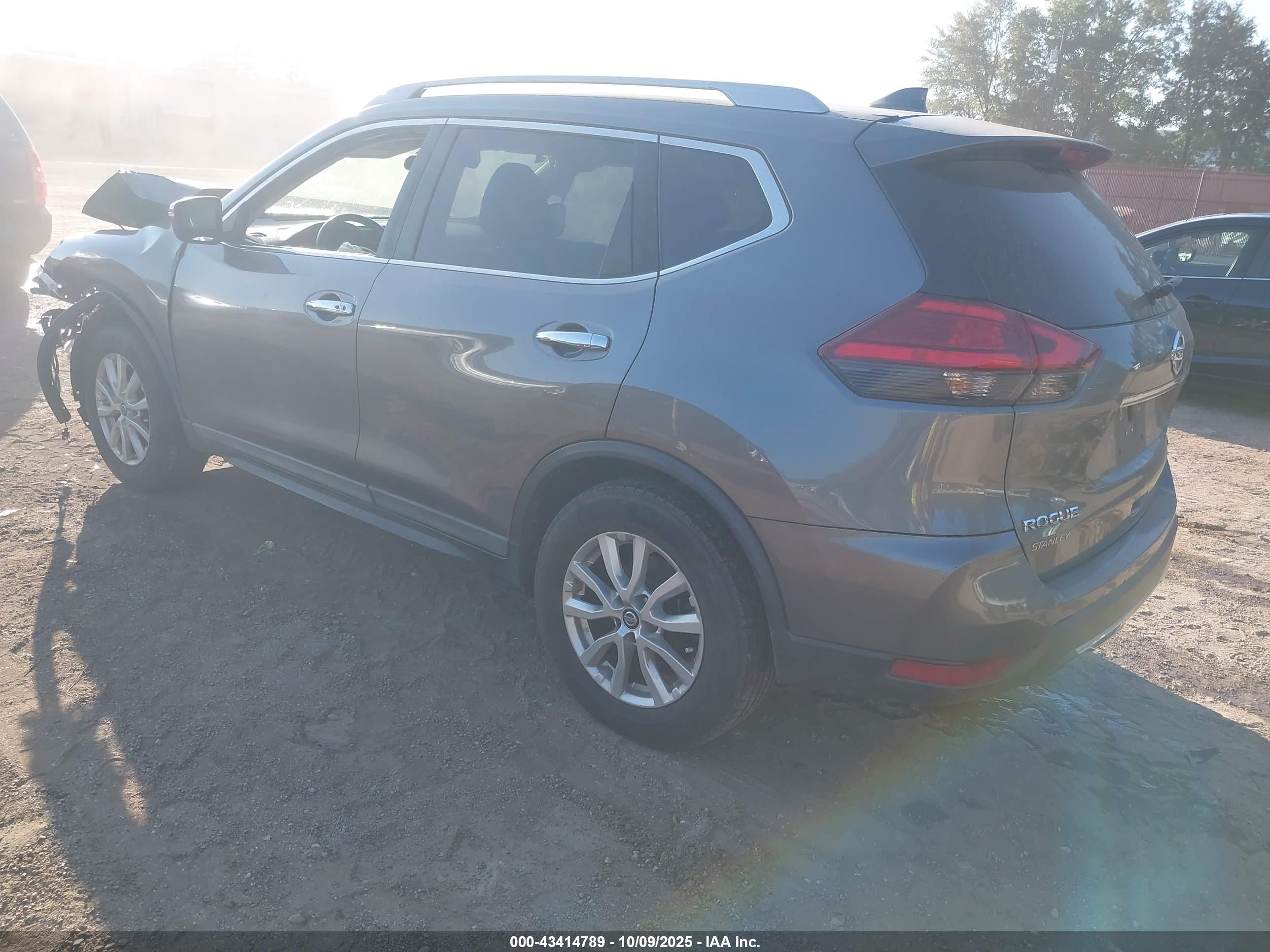 NISSAN ROGUE image 3