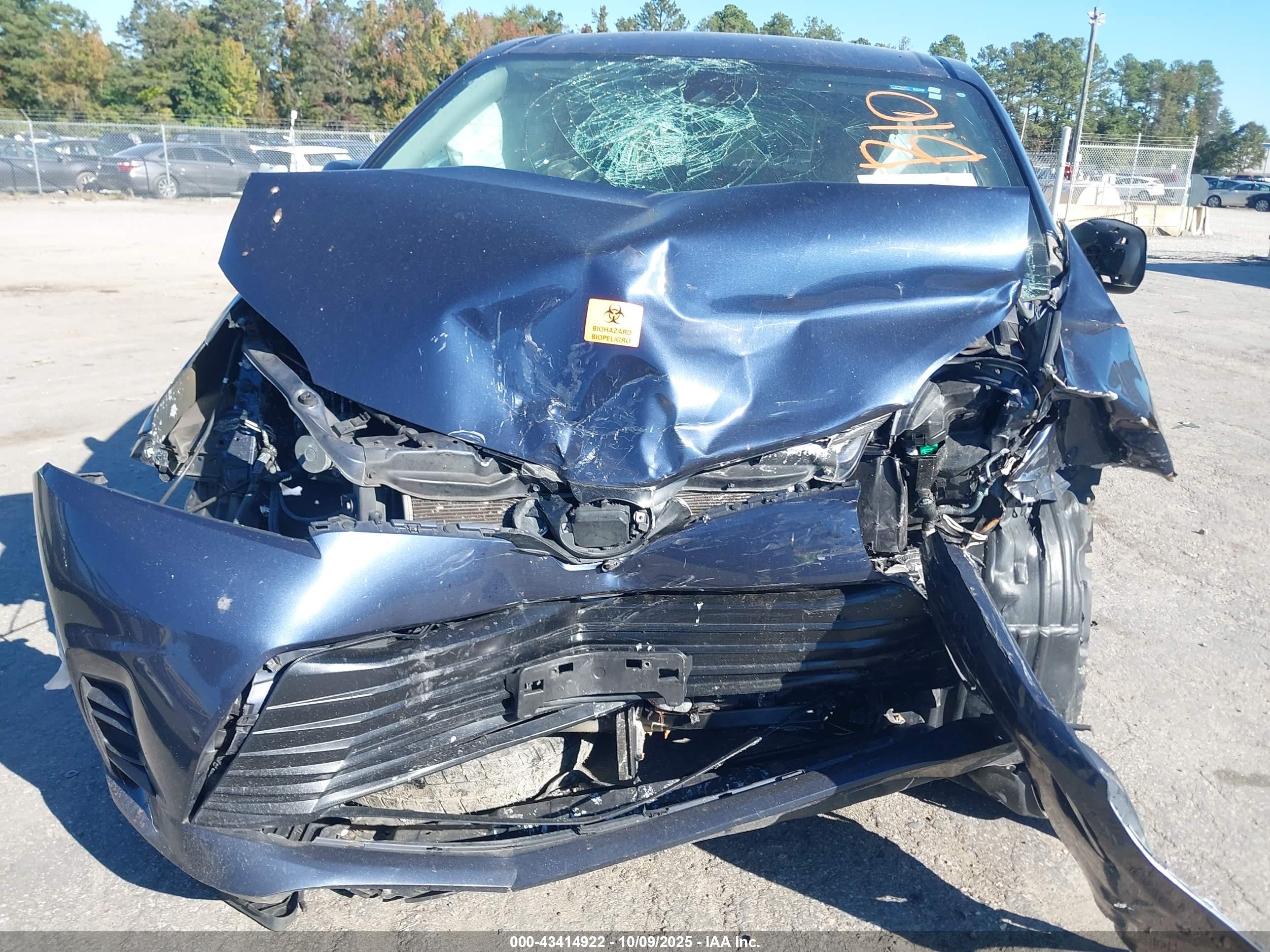 TOYOTA SIENNA image 6