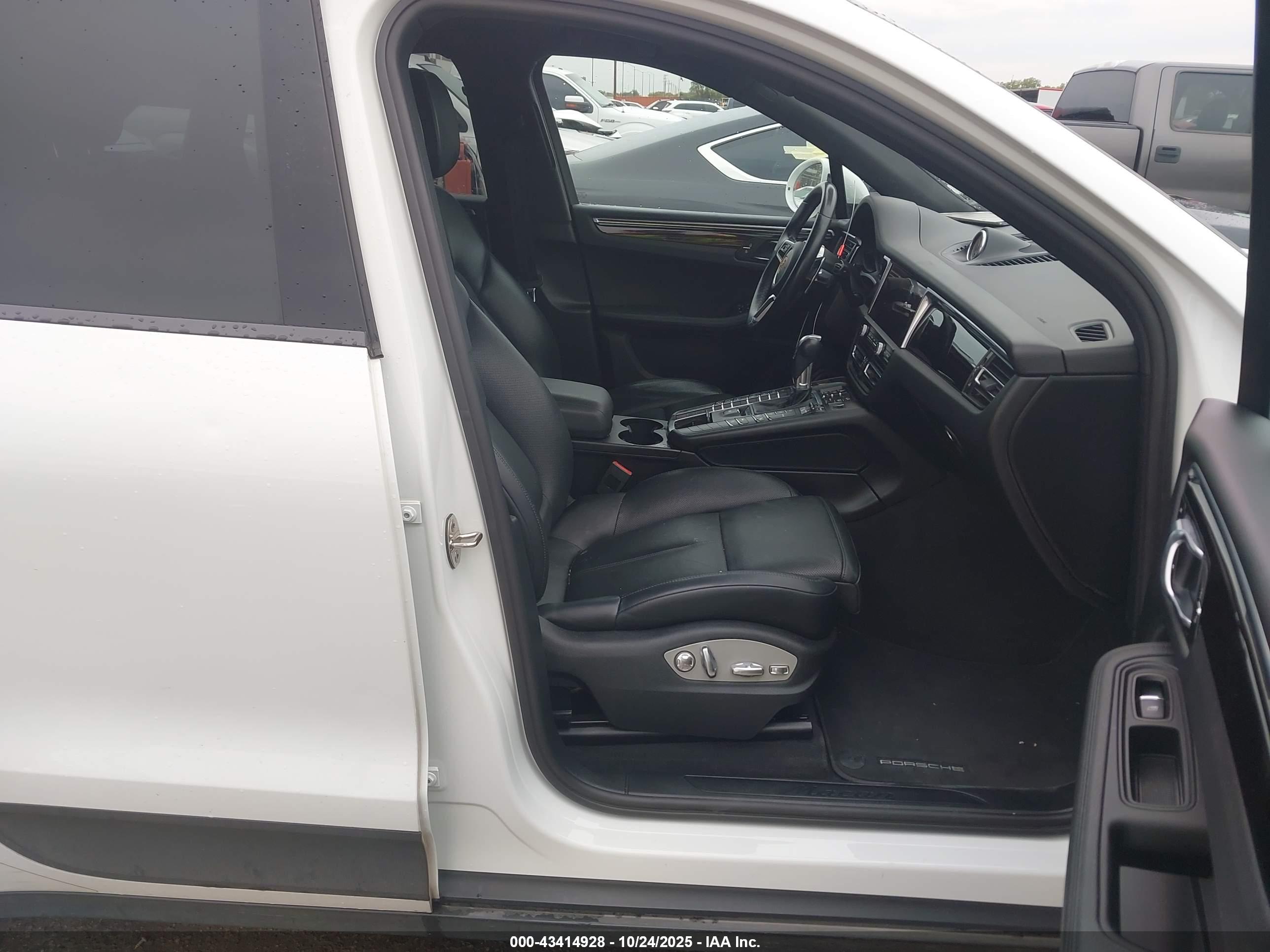 PORSCHE MACAN image 5