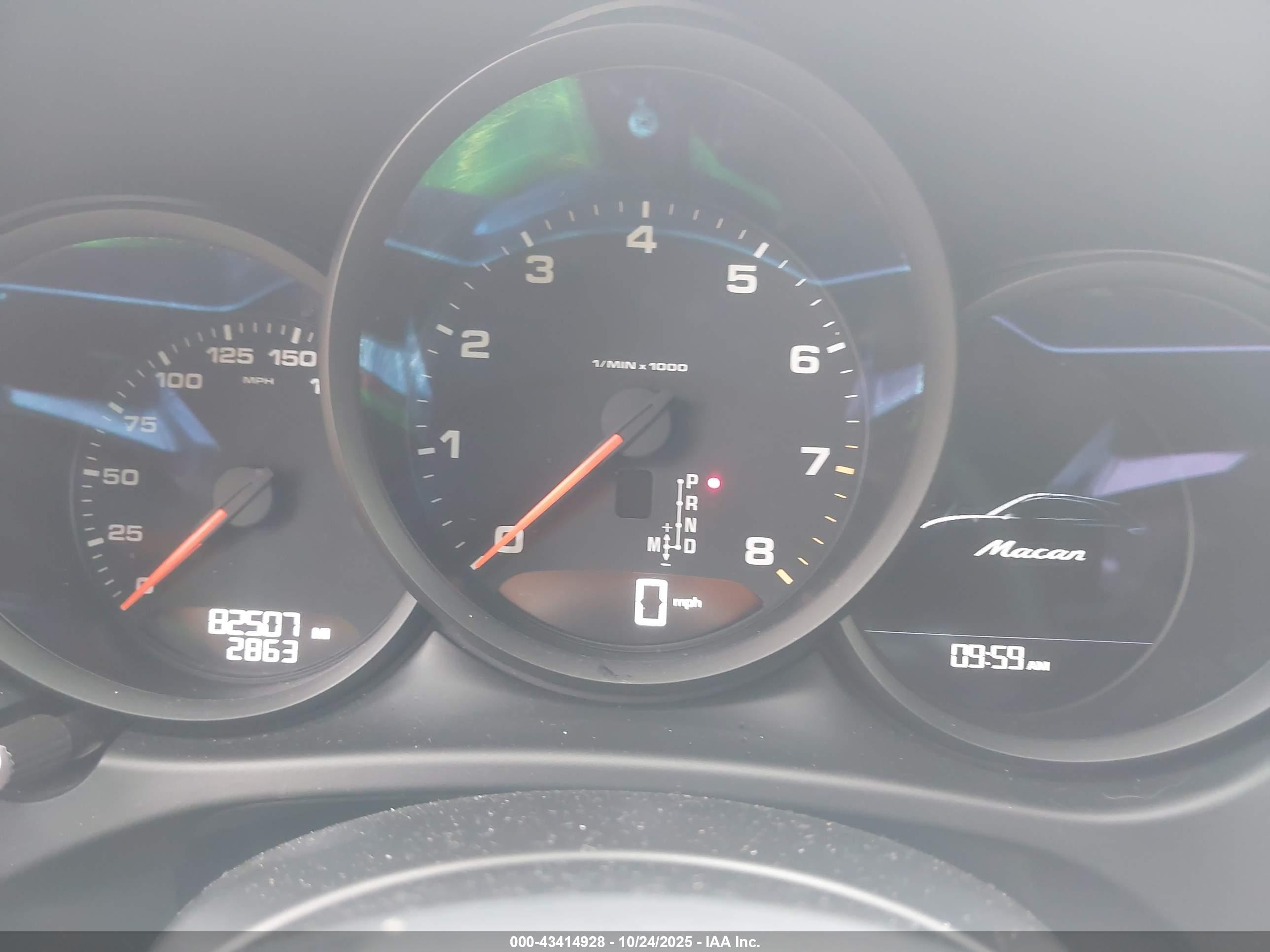 PORSCHE MACAN image 7