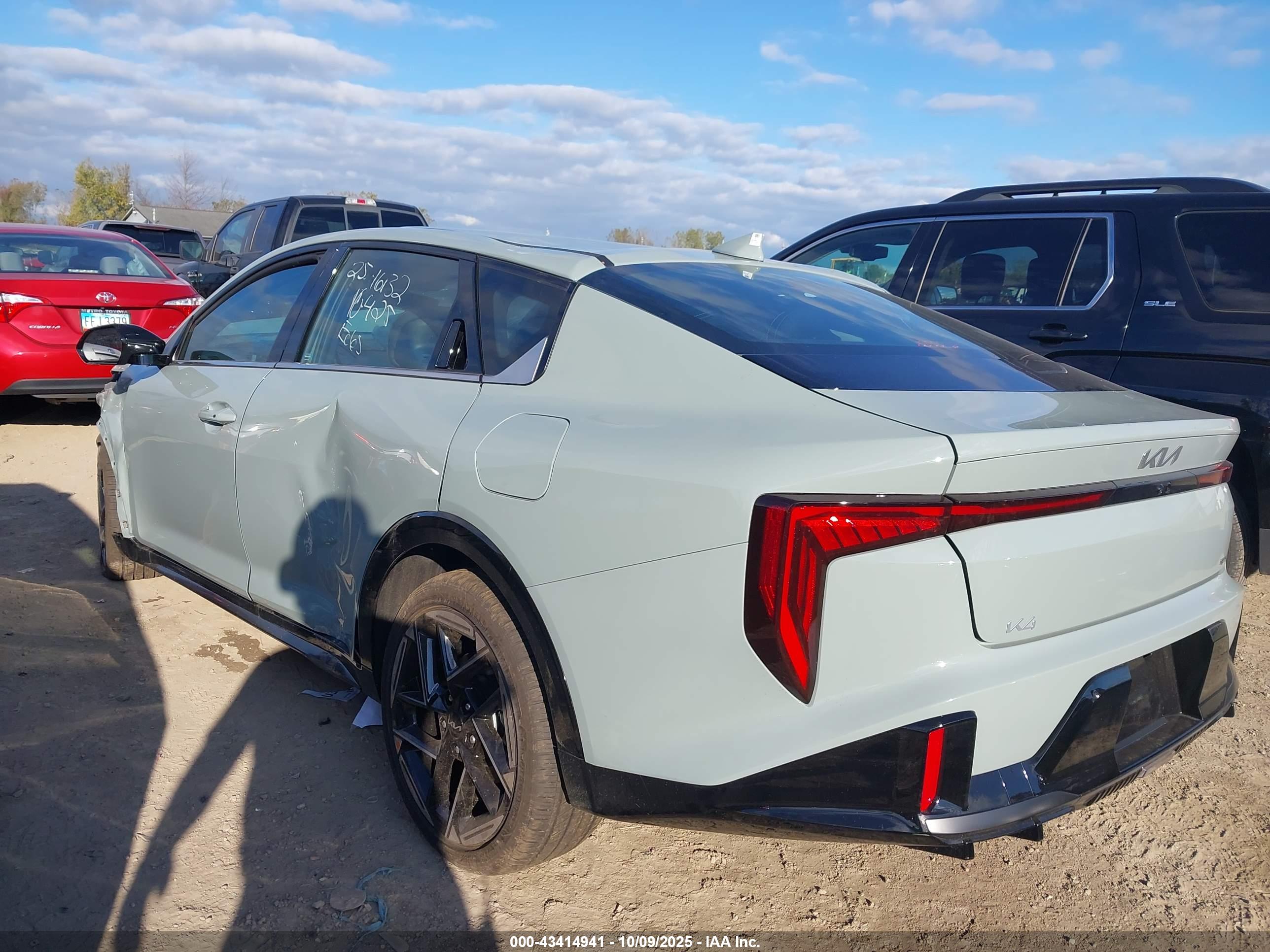 KIA K4 image 3