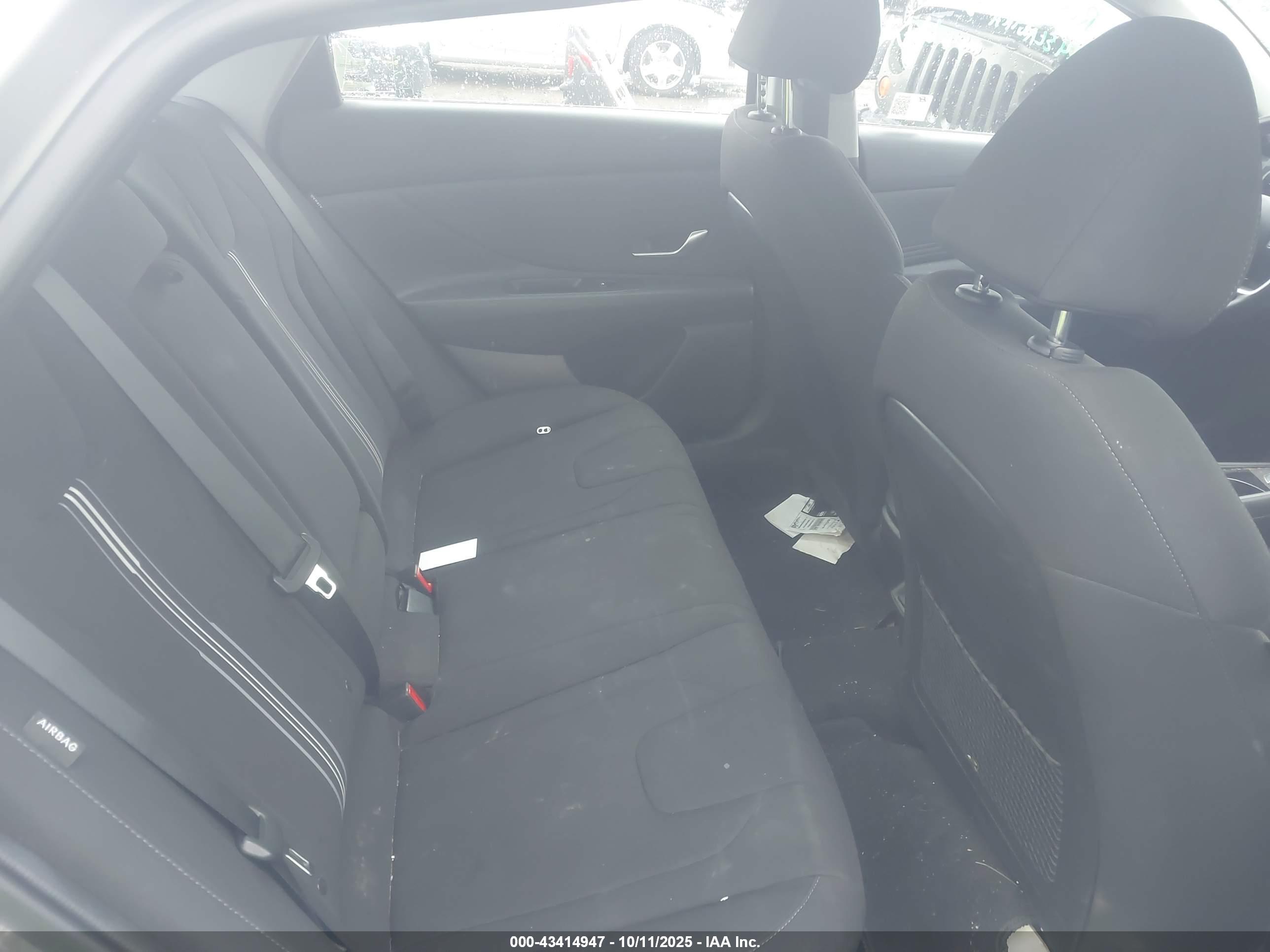HYUNDAI ELANTRA image 8