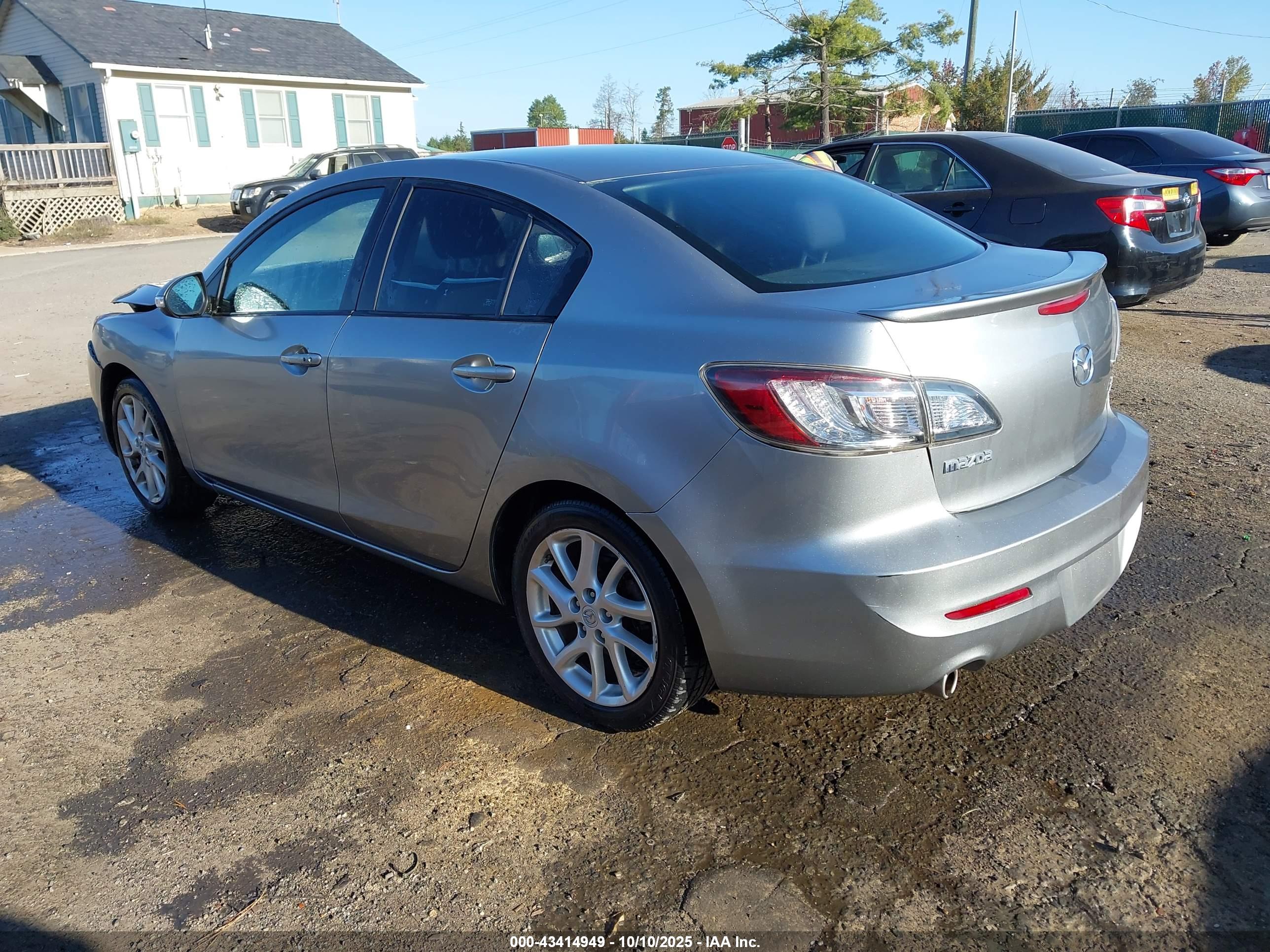 MAZDA MAZDA3 image 3
