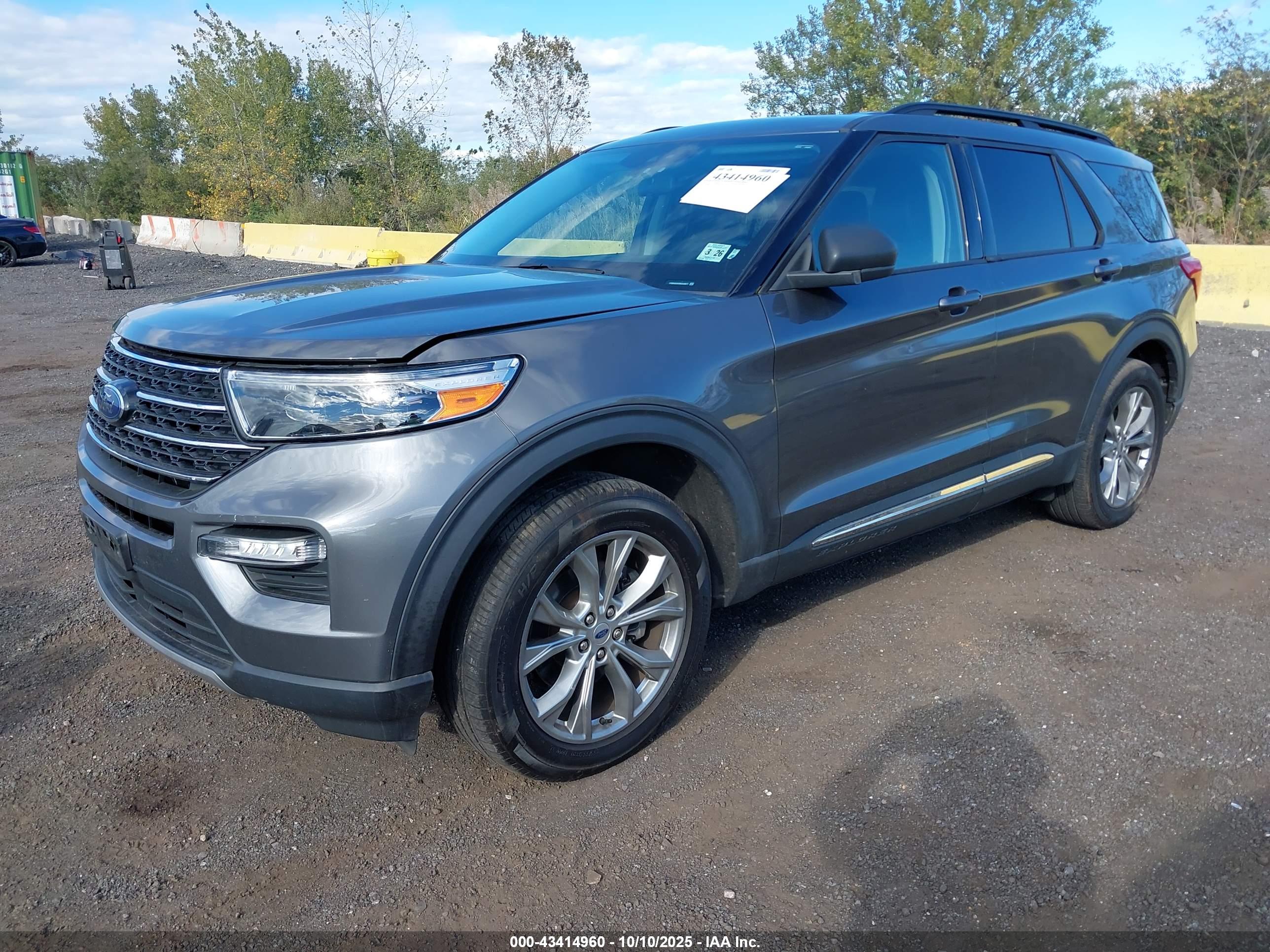 FORD EXPLORER image 2
