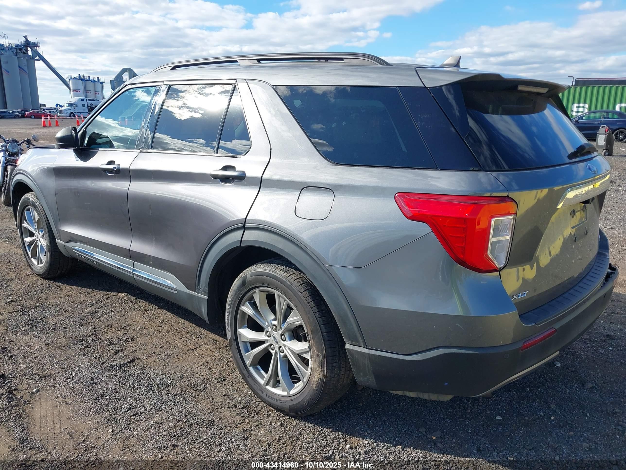 FORD EXPLORER image 3