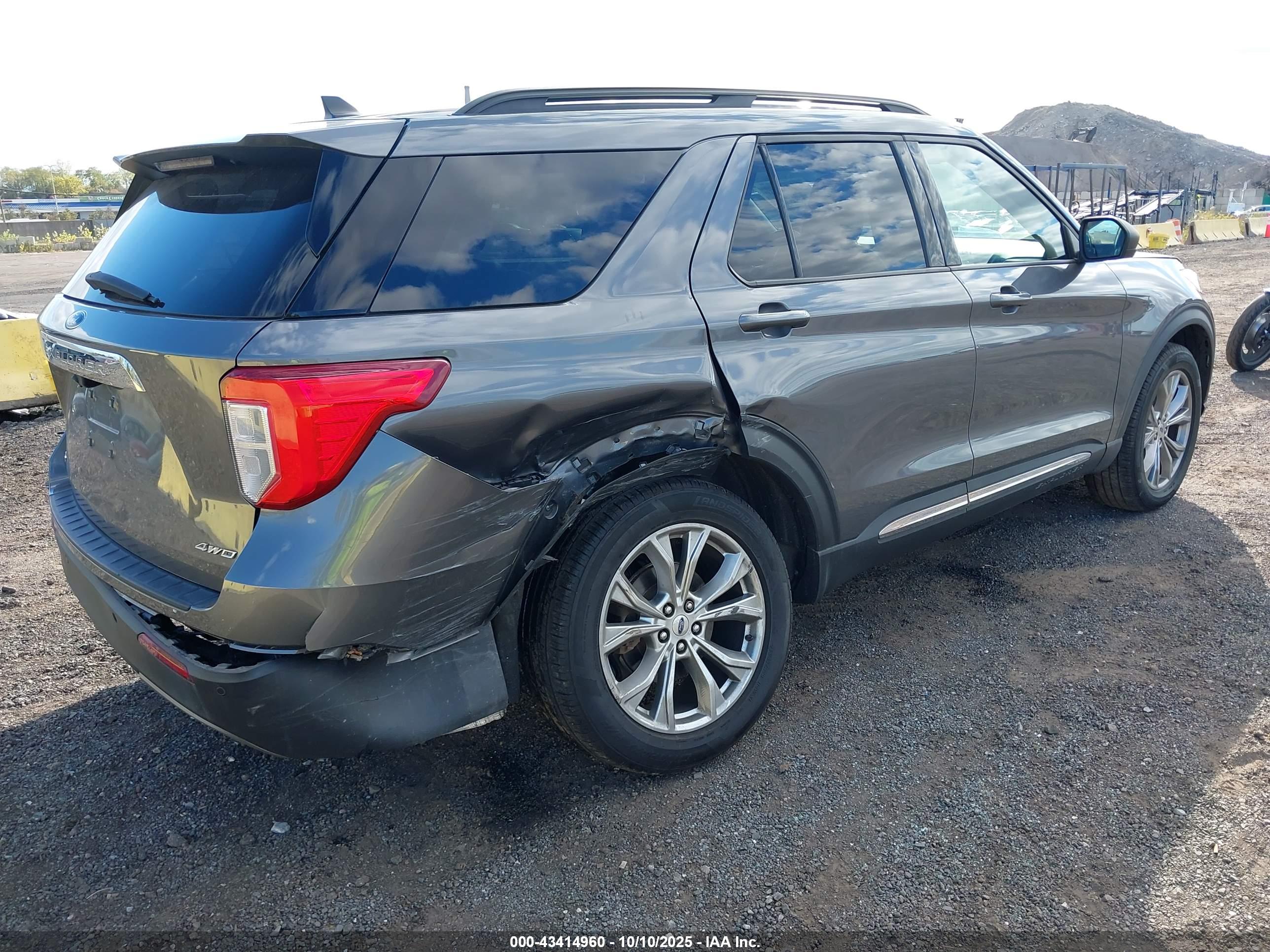 FORD EXPLORER image 4