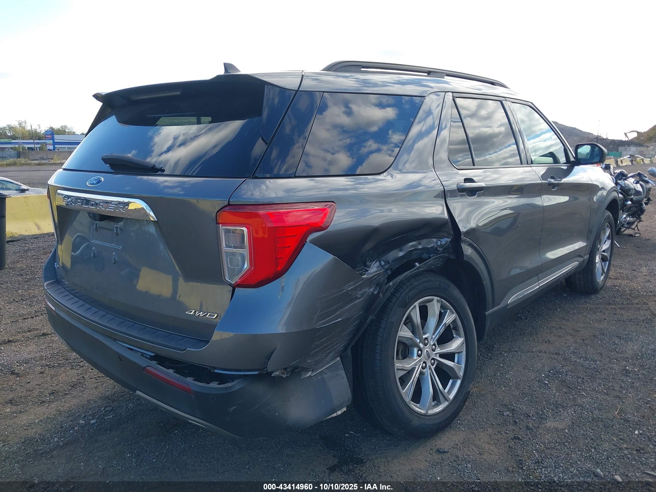 FORD EXPLORER image 6