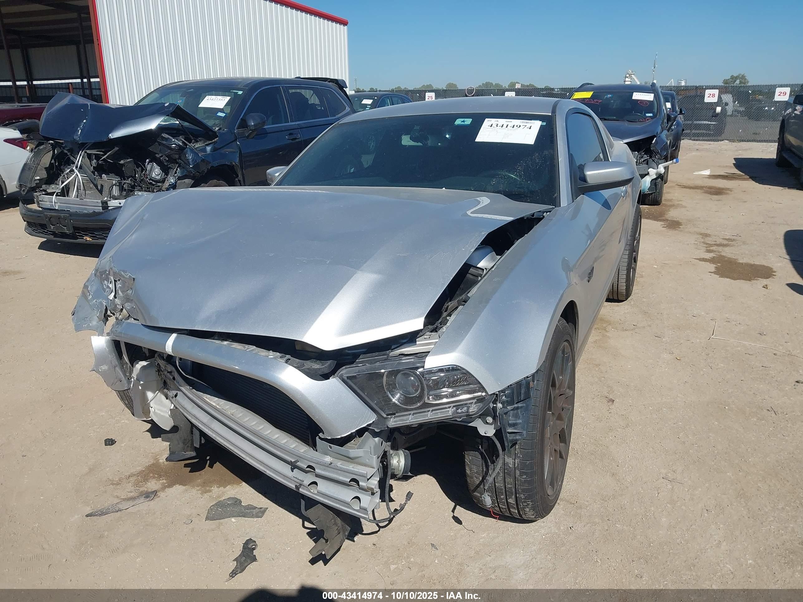 FORD MUSTANG image 2