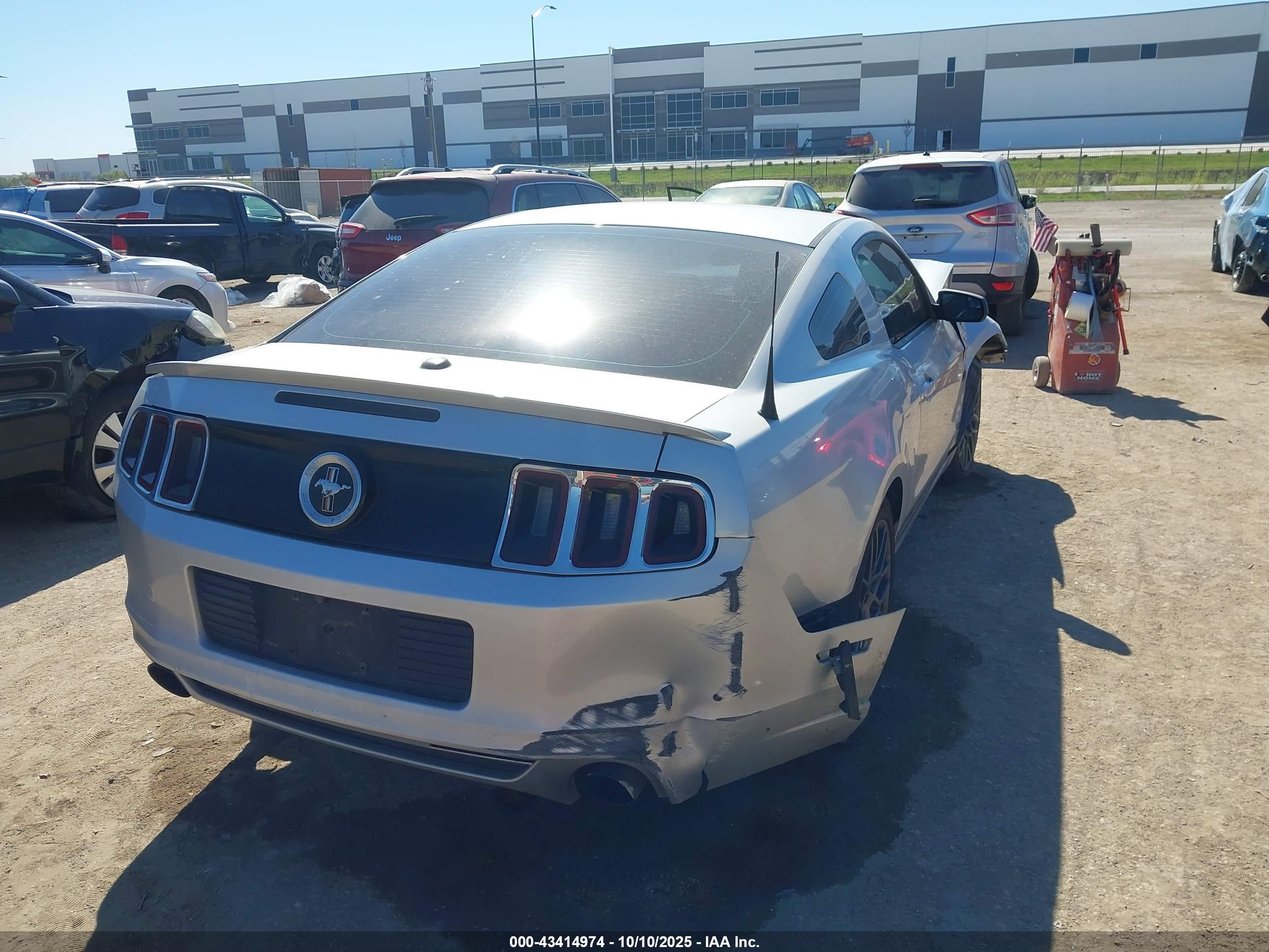FORD MUSTANG image 4