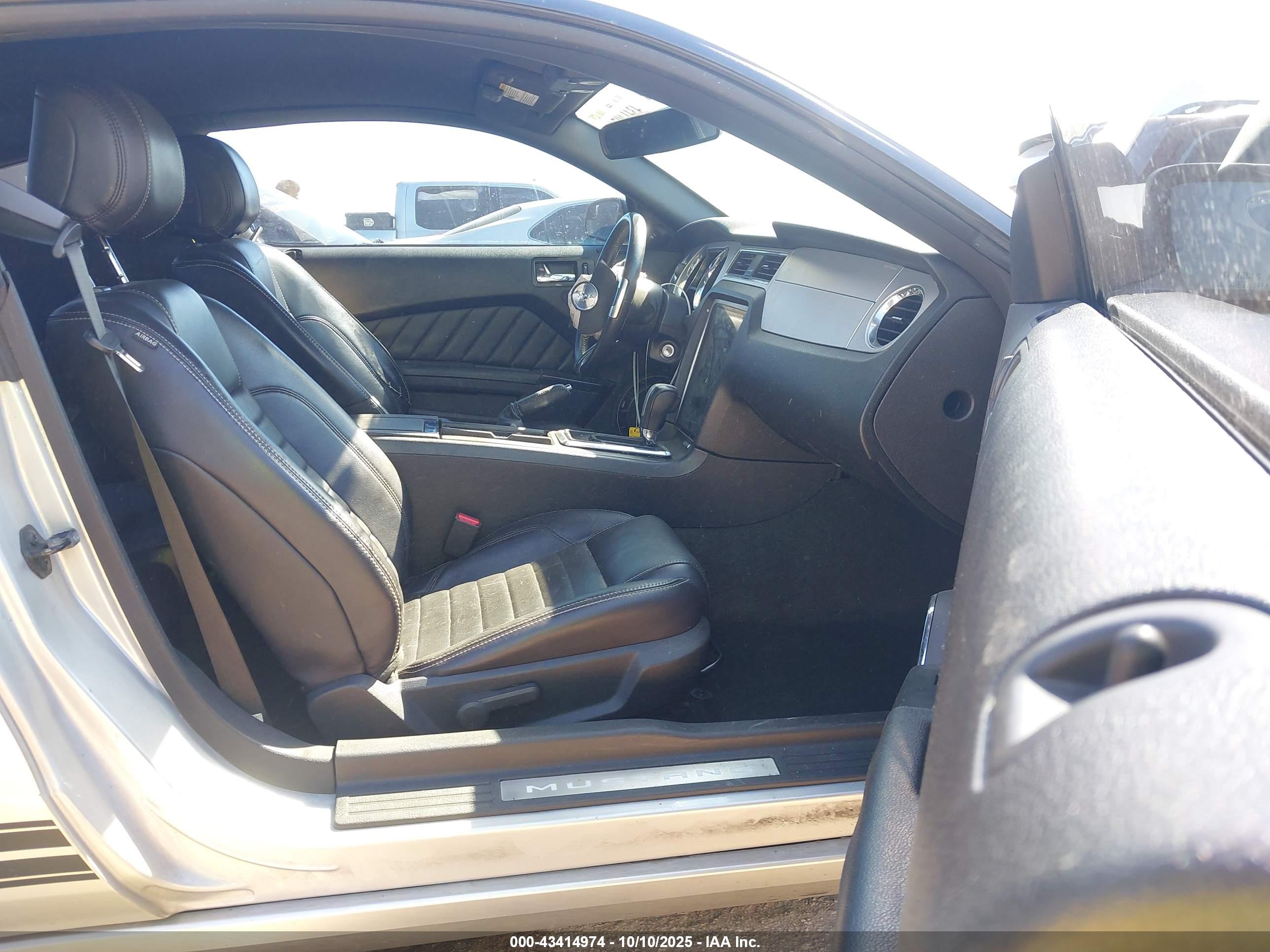 FORD MUSTANG image 5