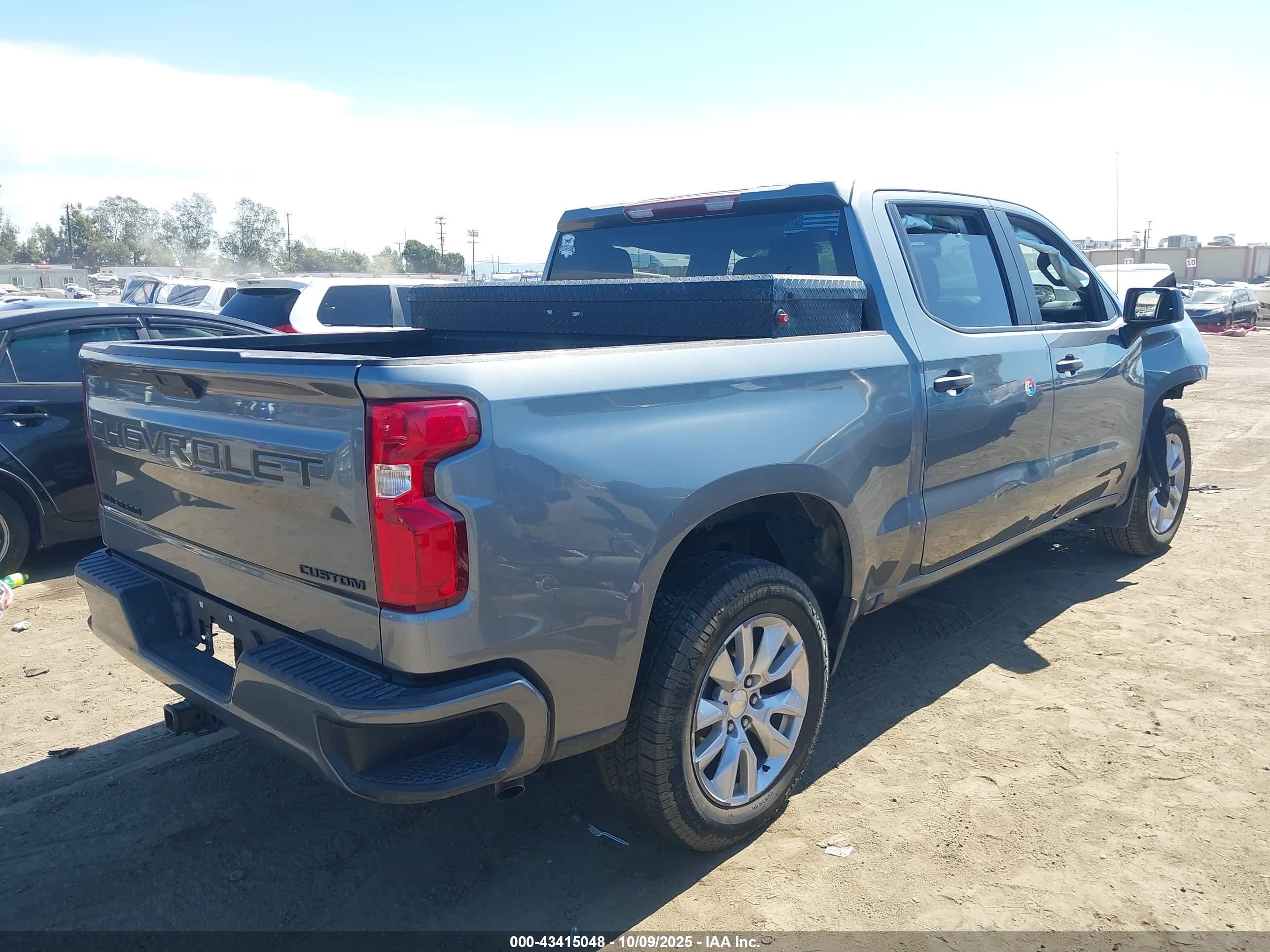 CHEVROLET SILVERADO image 4