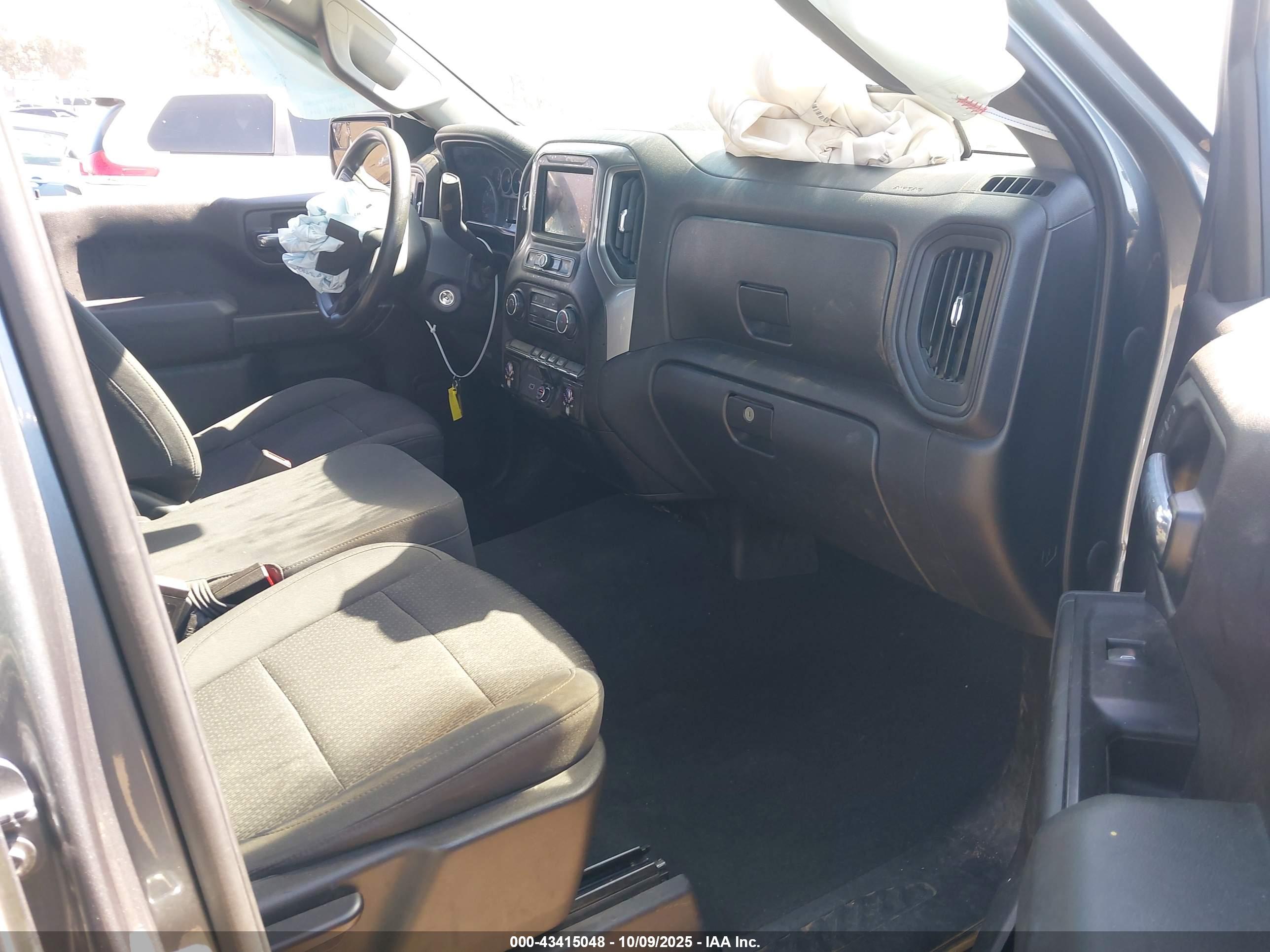 CHEVROLET SILVERADO image 5
