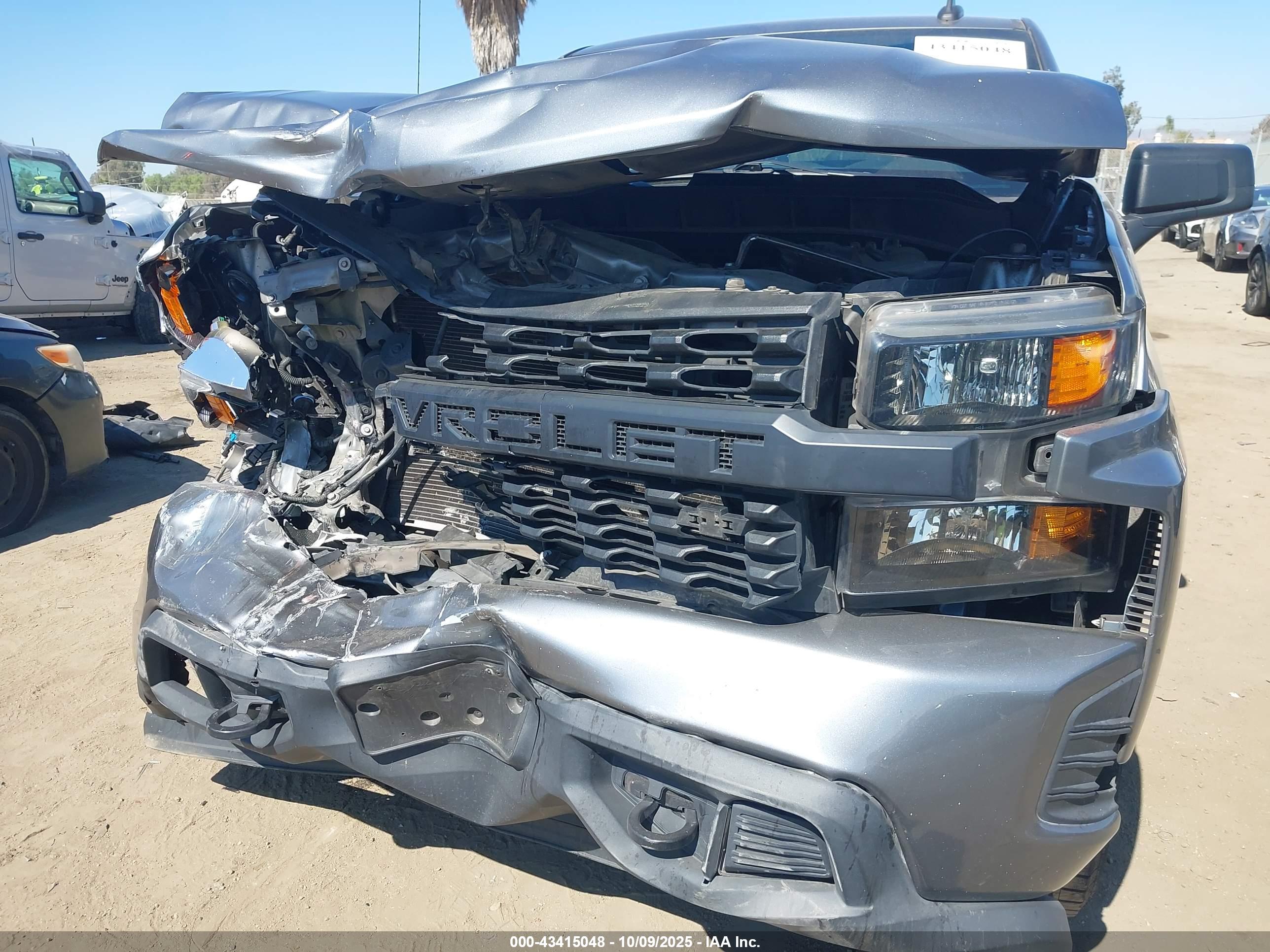 CHEVROLET SILVERADO image 6