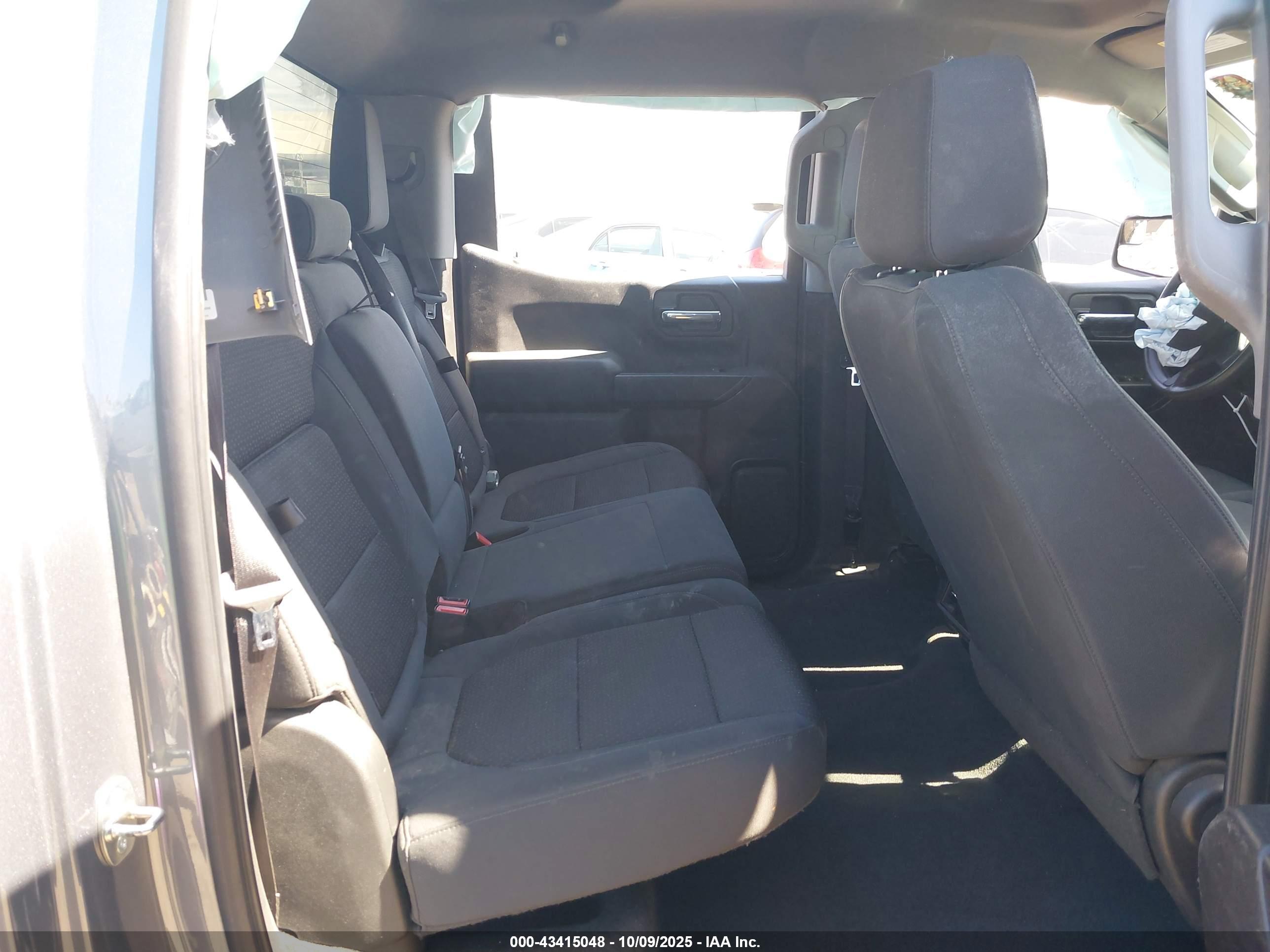 CHEVROLET SILVERADO image 8