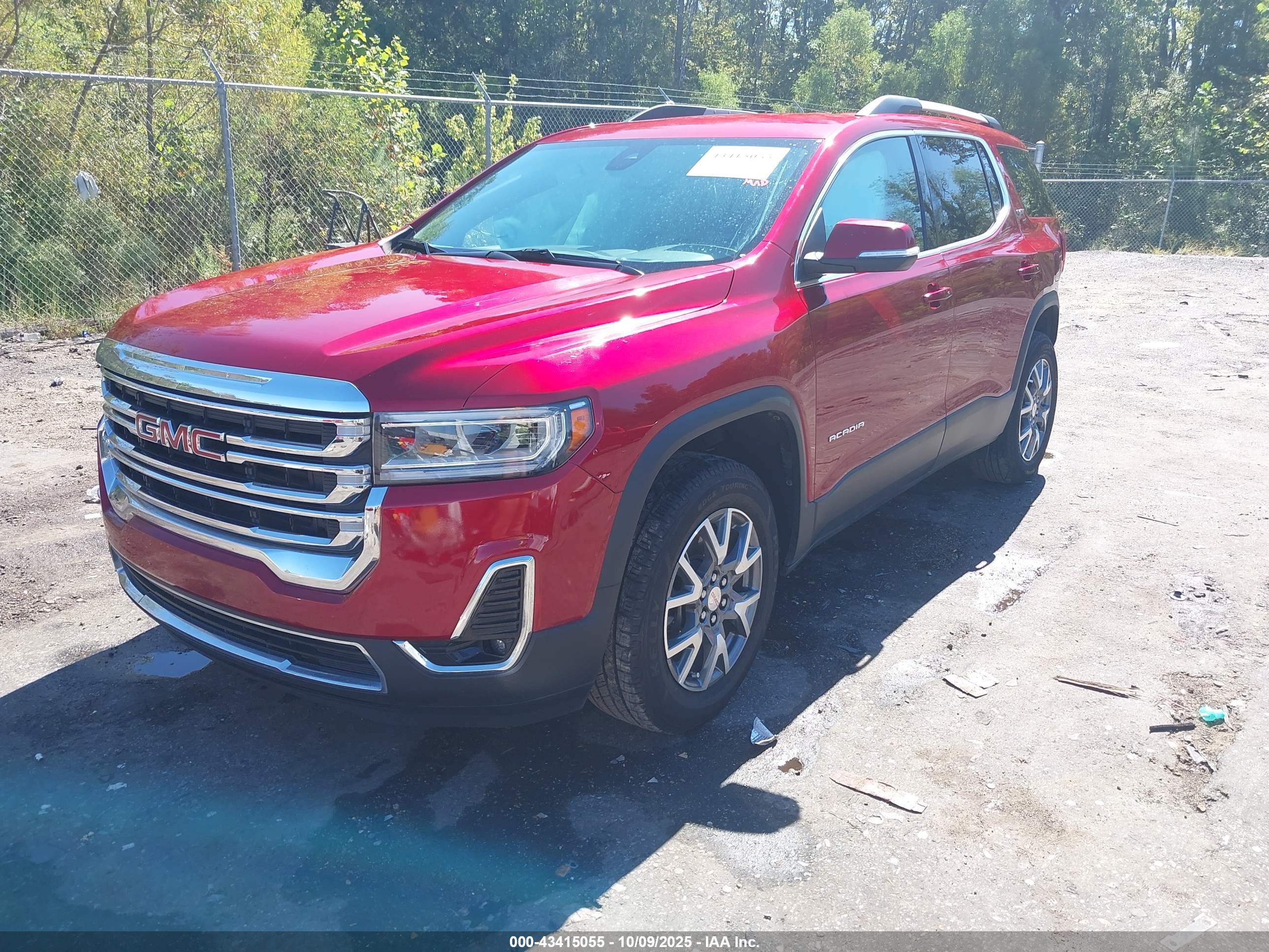 GMC ACADIA image 2