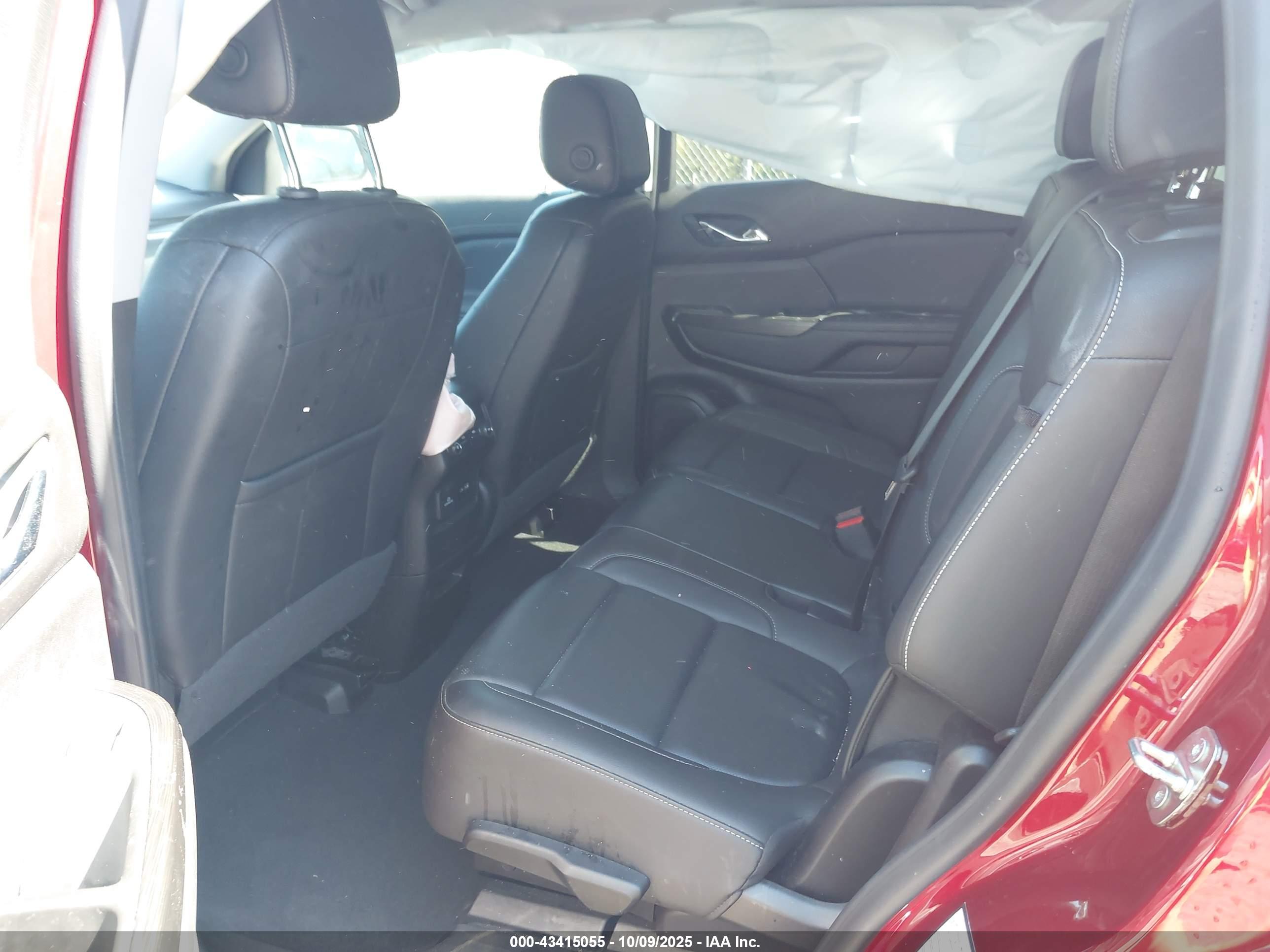GMC ACADIA image 8