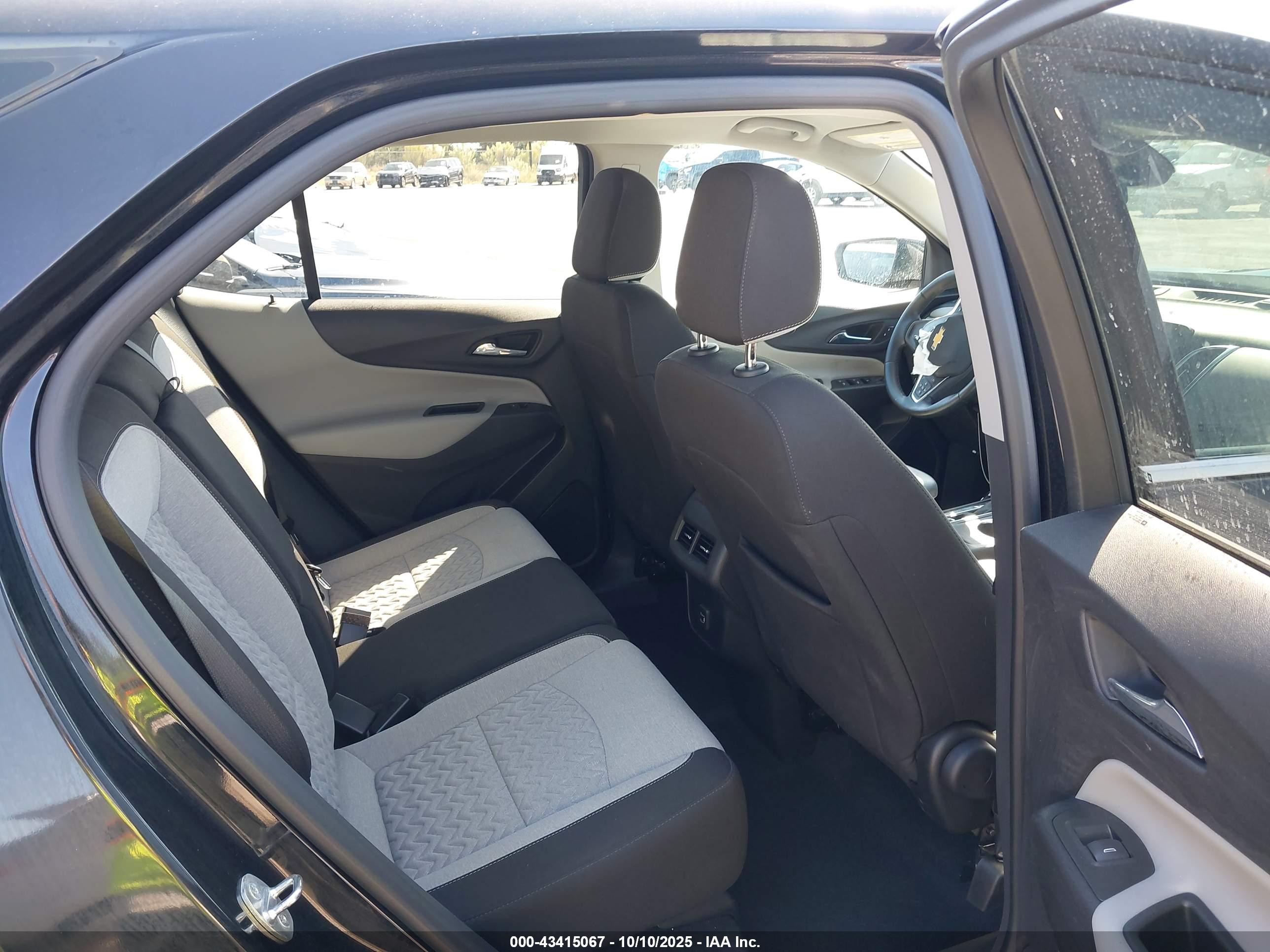 CHEVROLET EQUINOX image 8
