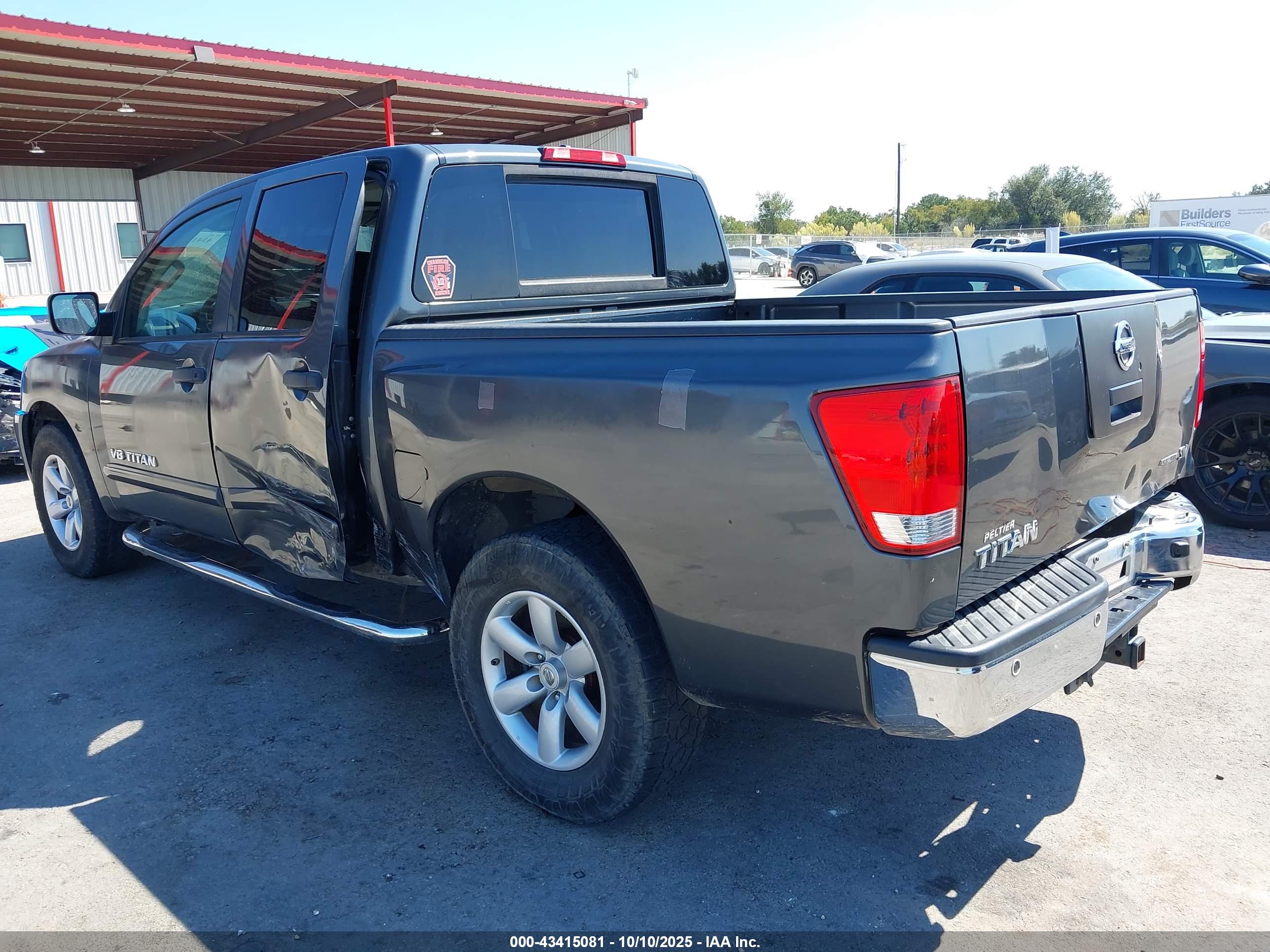 NISSAN TITAN image 3