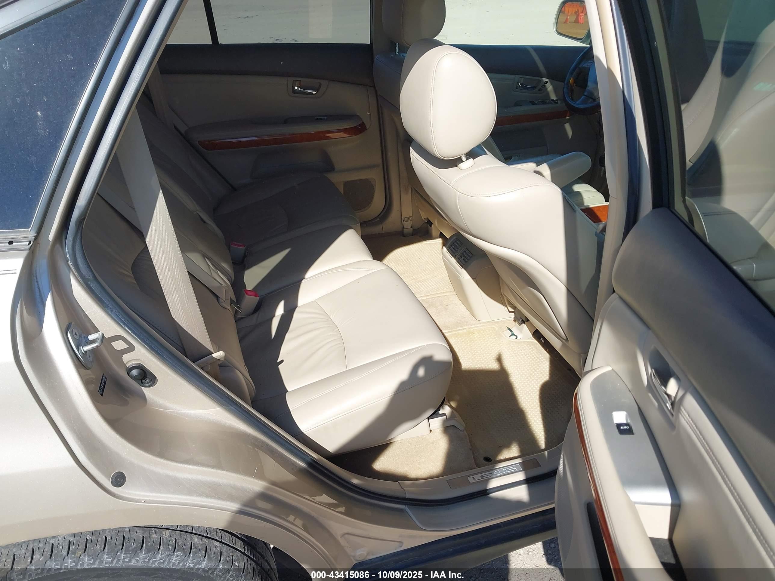 LEXUS RX image 8