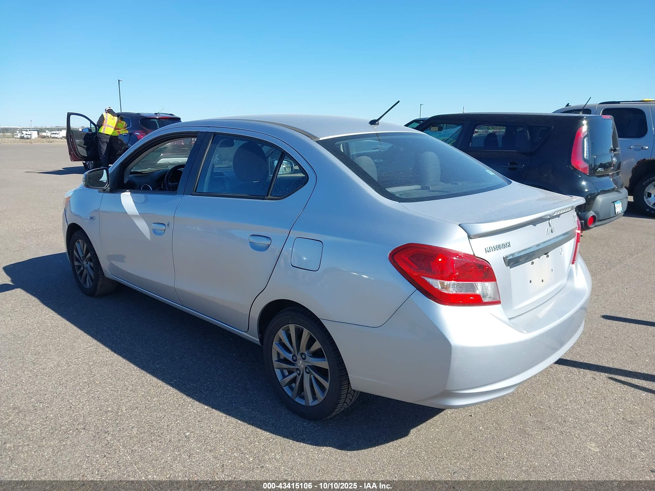 MITSUBISHI MIRAGE image 3