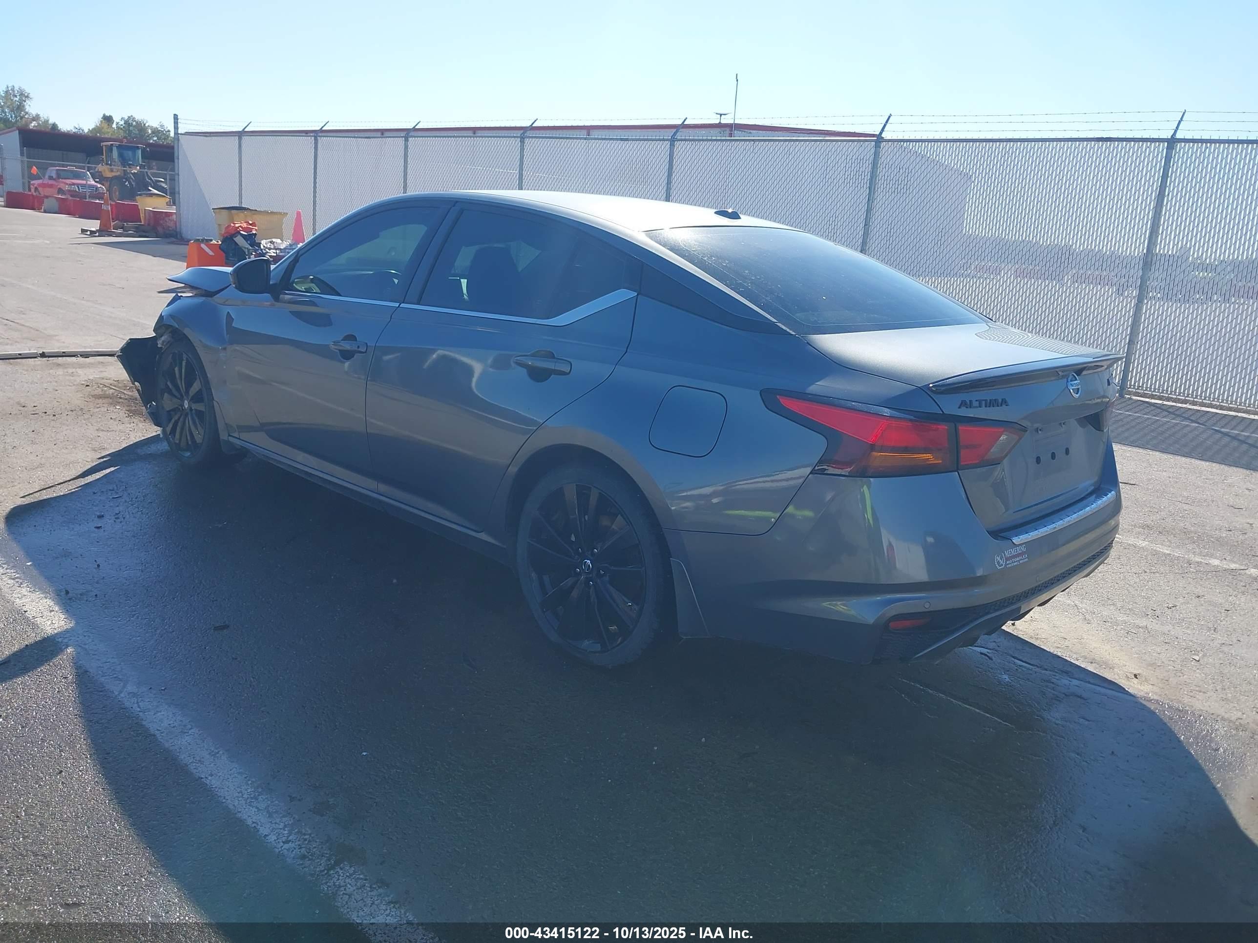 NISSAN ALTIMA image 3