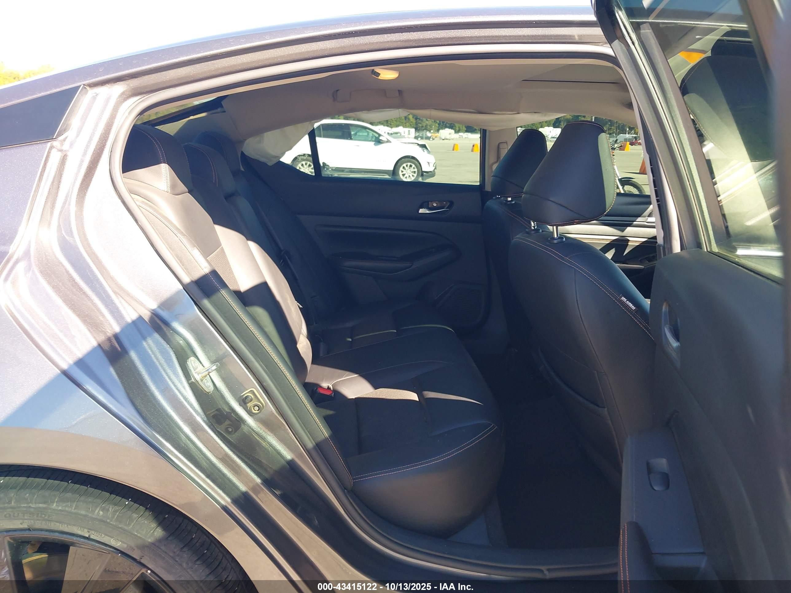 NISSAN ALTIMA image 8