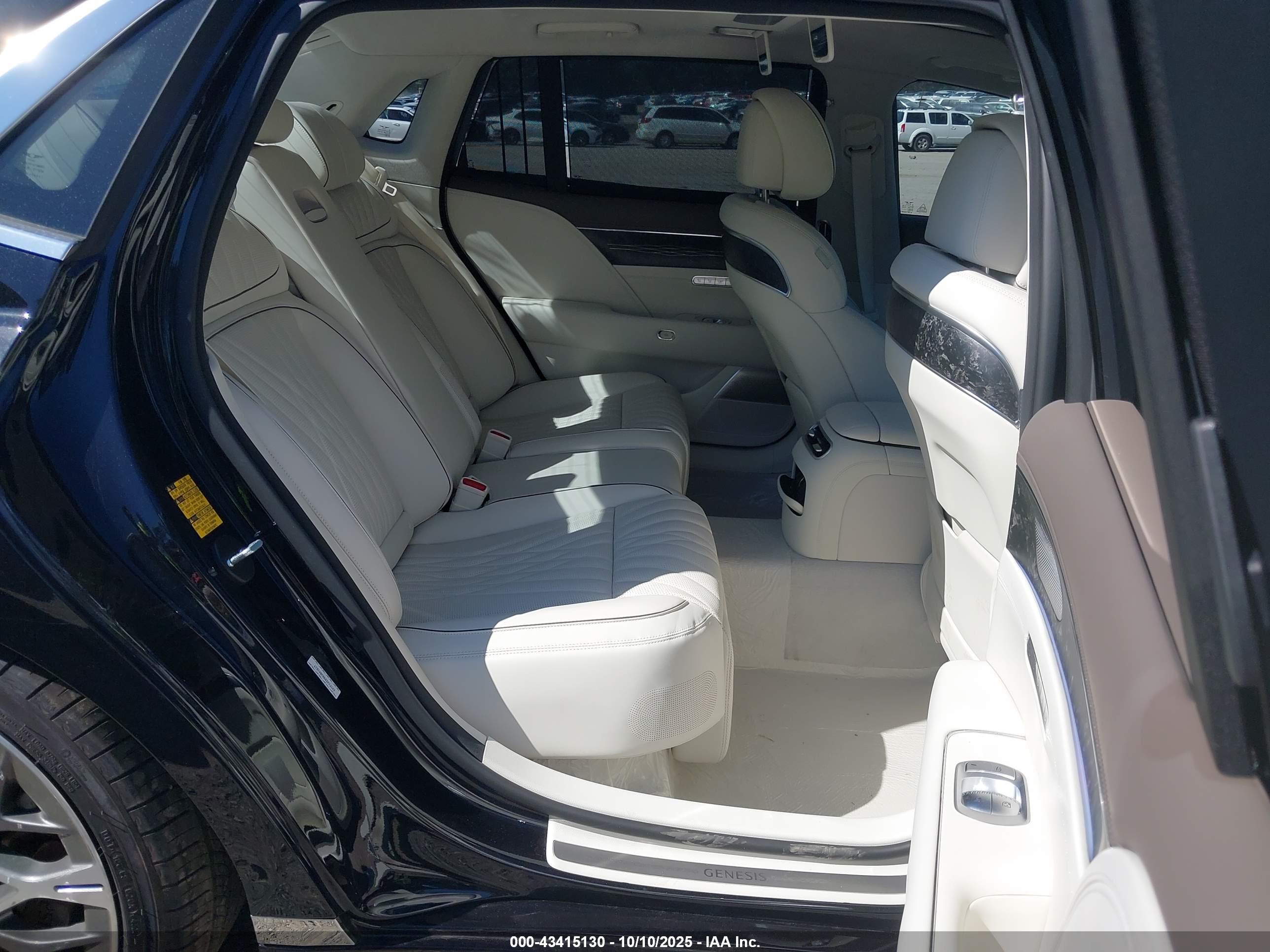GENESIS G90 image 8