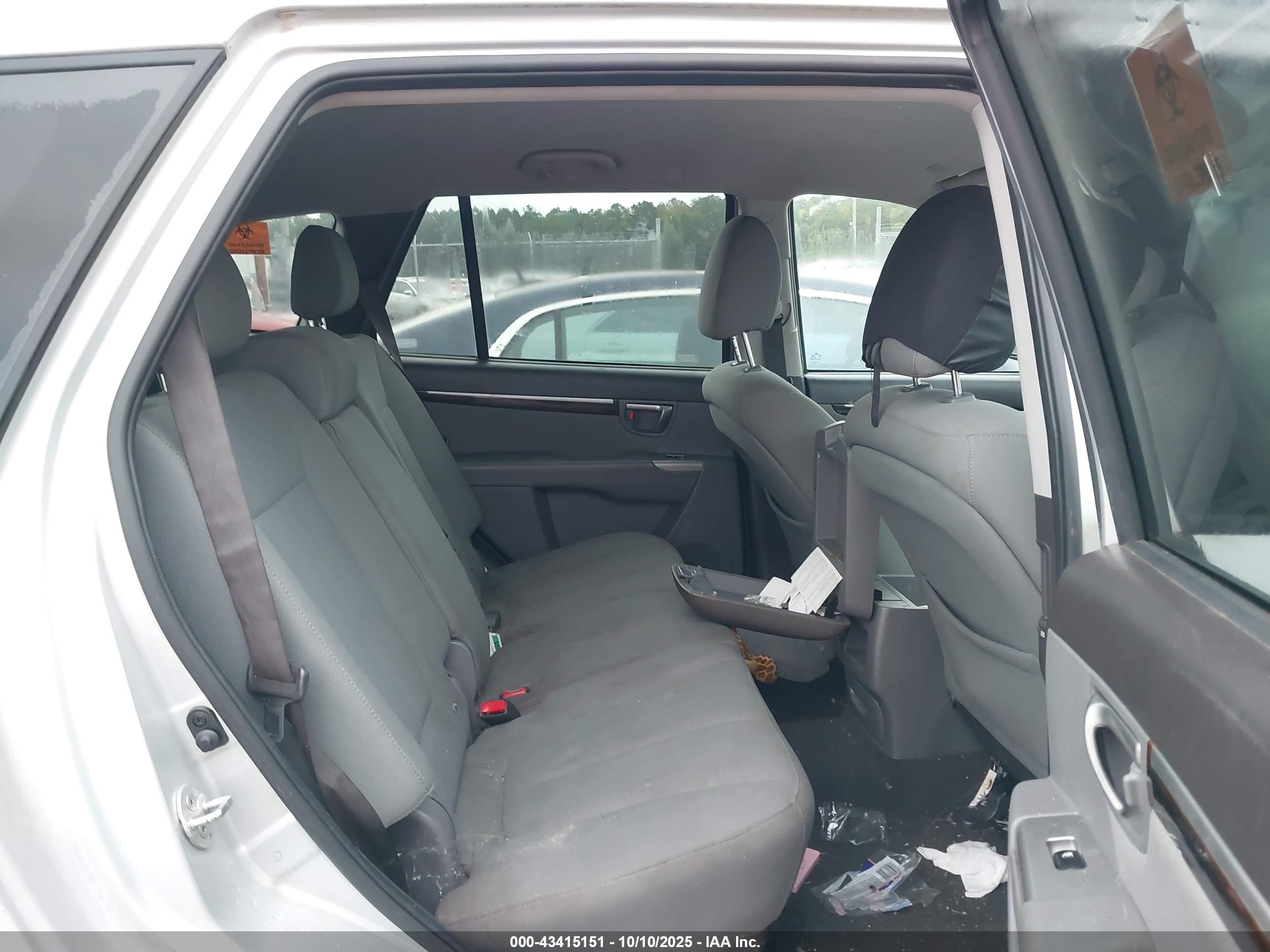 HYUNDAI SANTA image 8