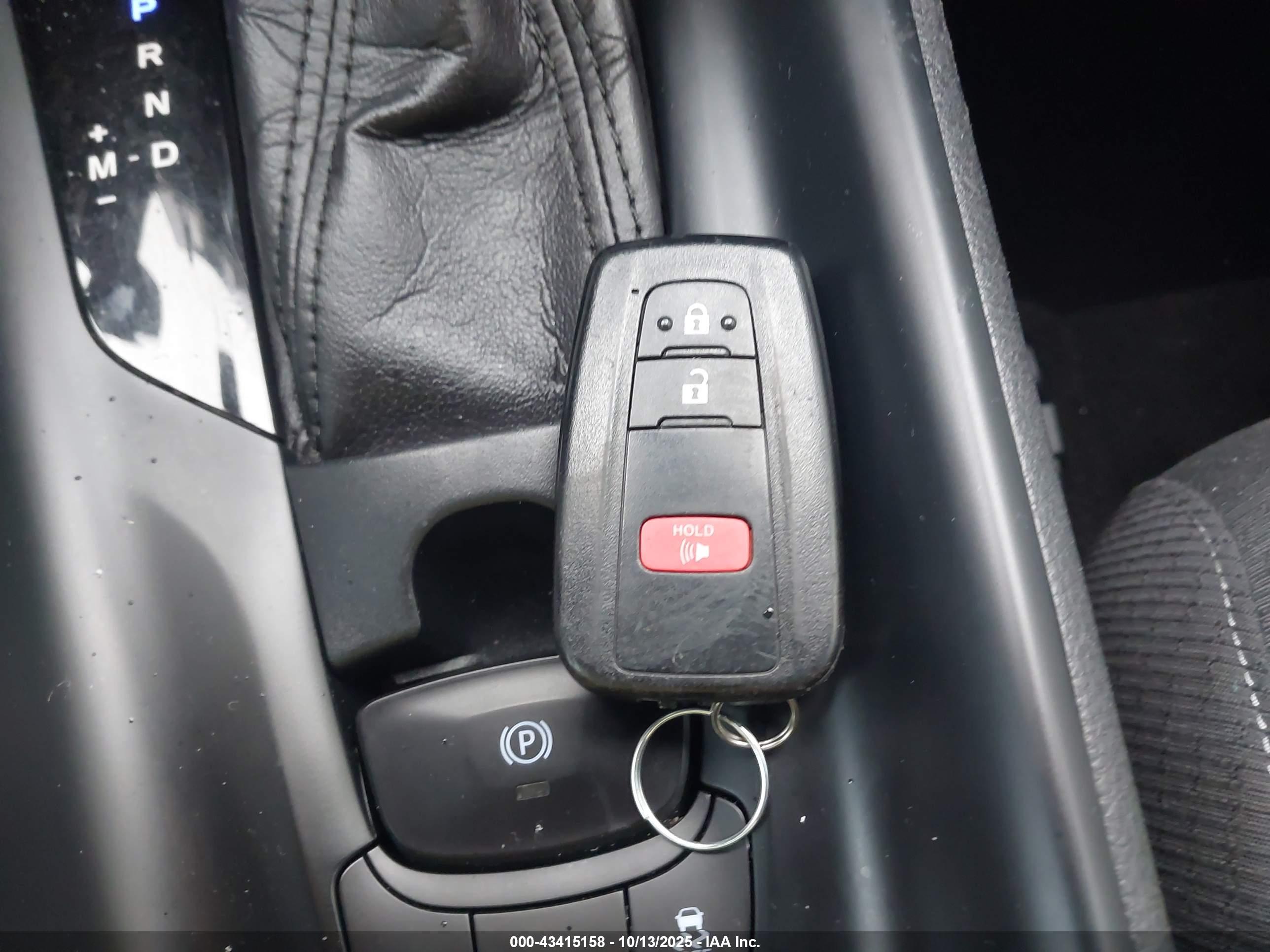 TOYOTA C-HR image 11