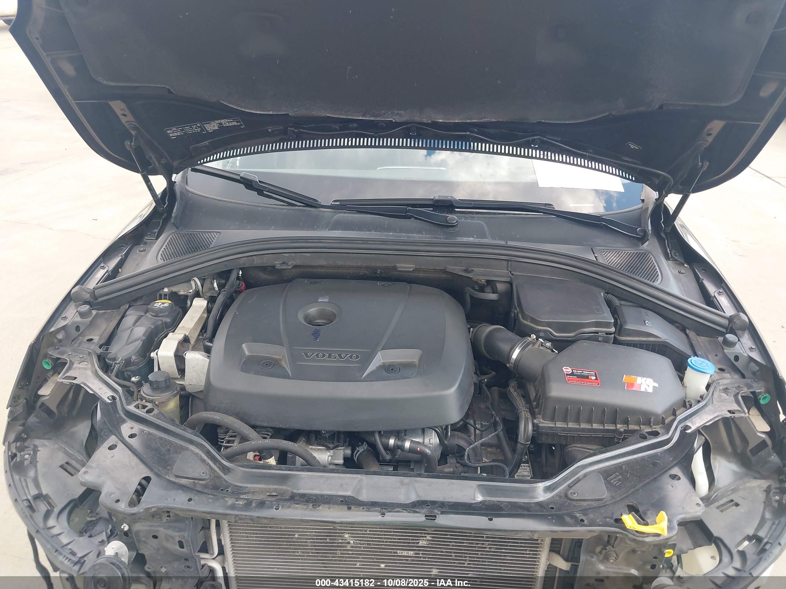 VOLVO XC60 image 10
