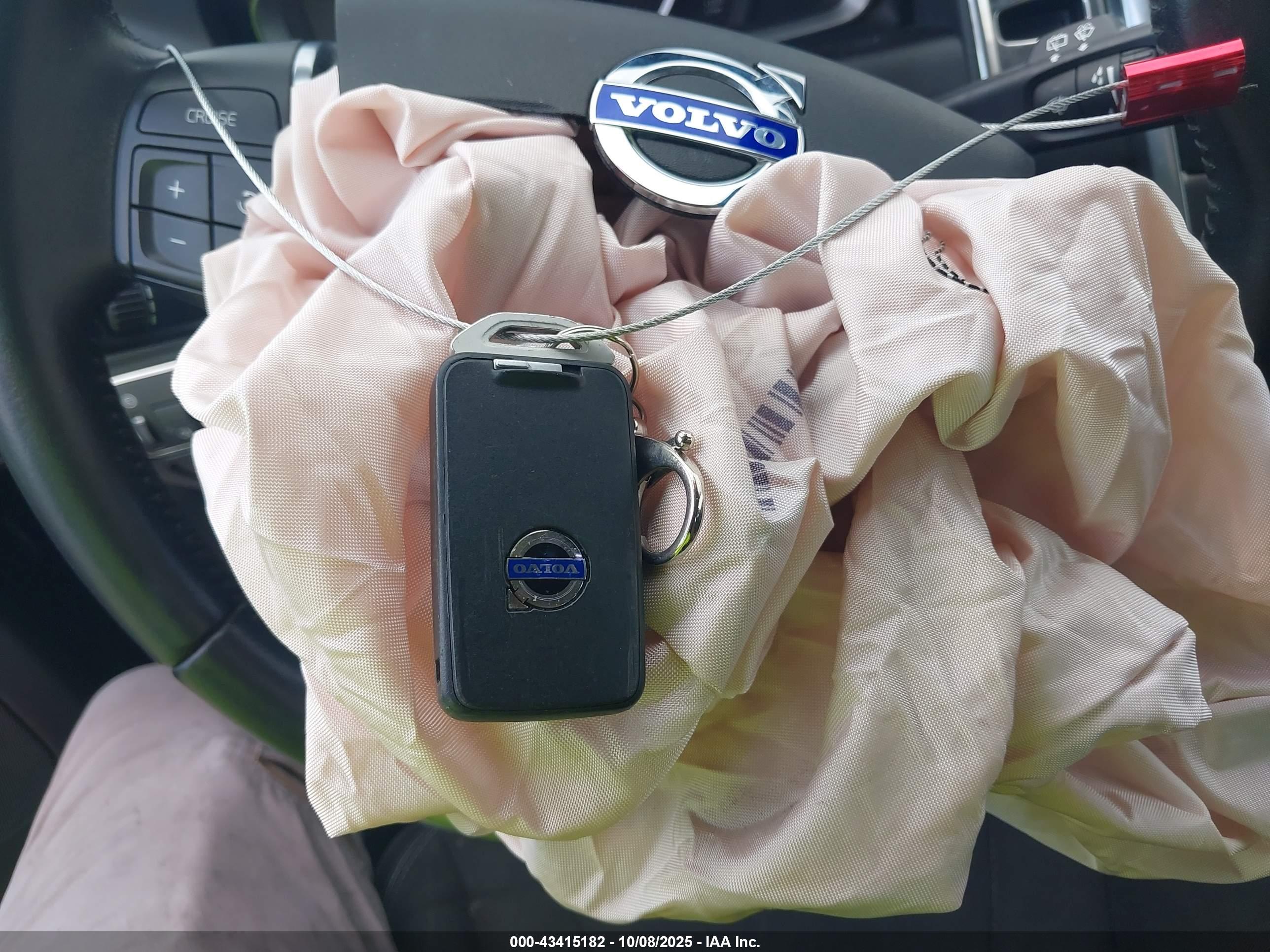 VOLVO XC60 image 11
