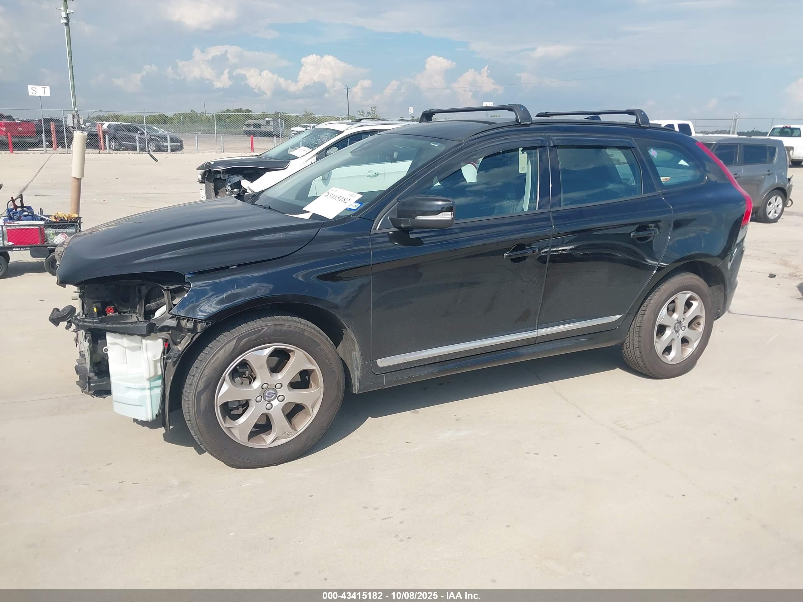VOLVO XC60 image 2