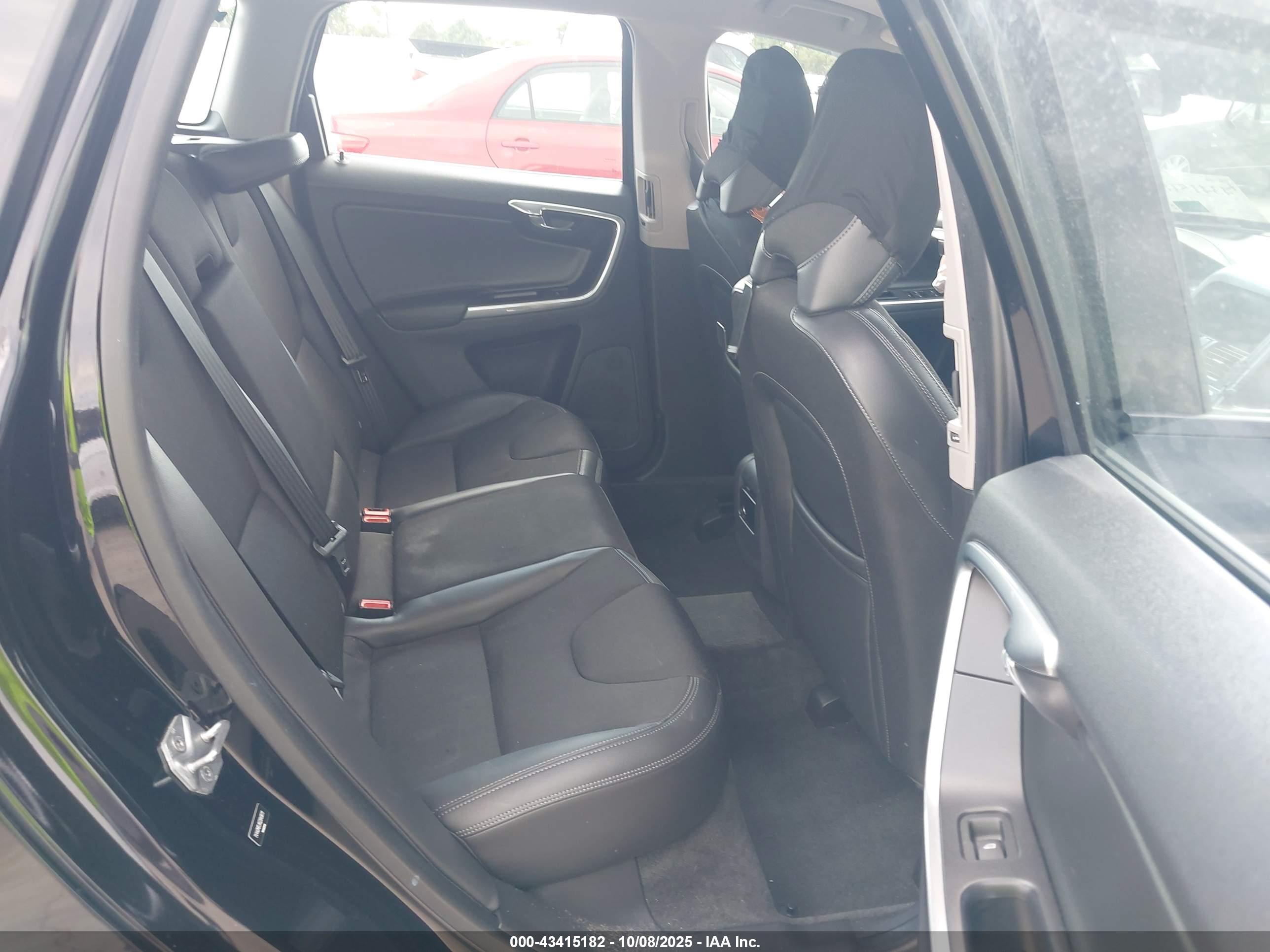 VOLVO XC60 image 8