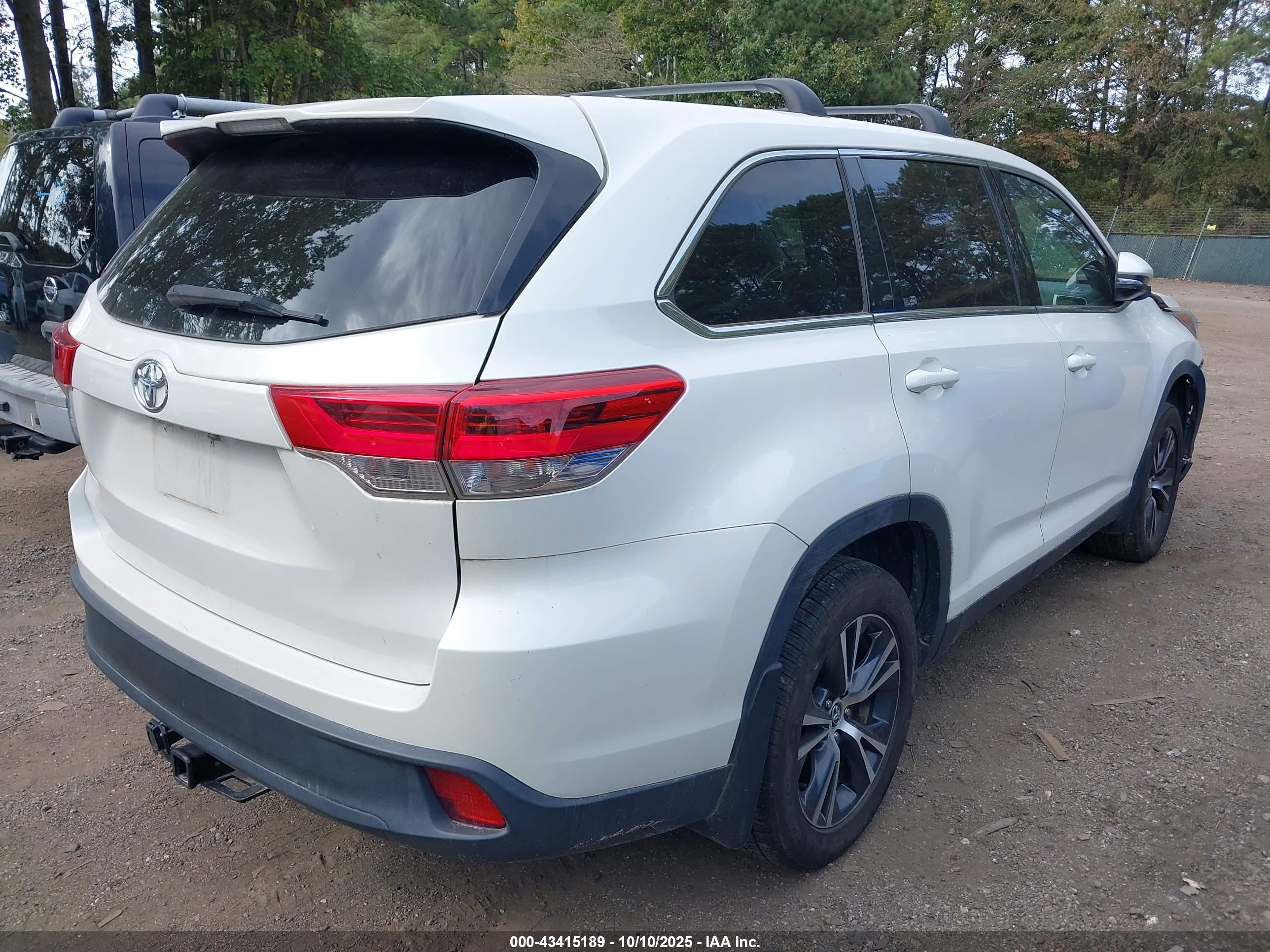 TOYOTA HIGHLANDER image 4