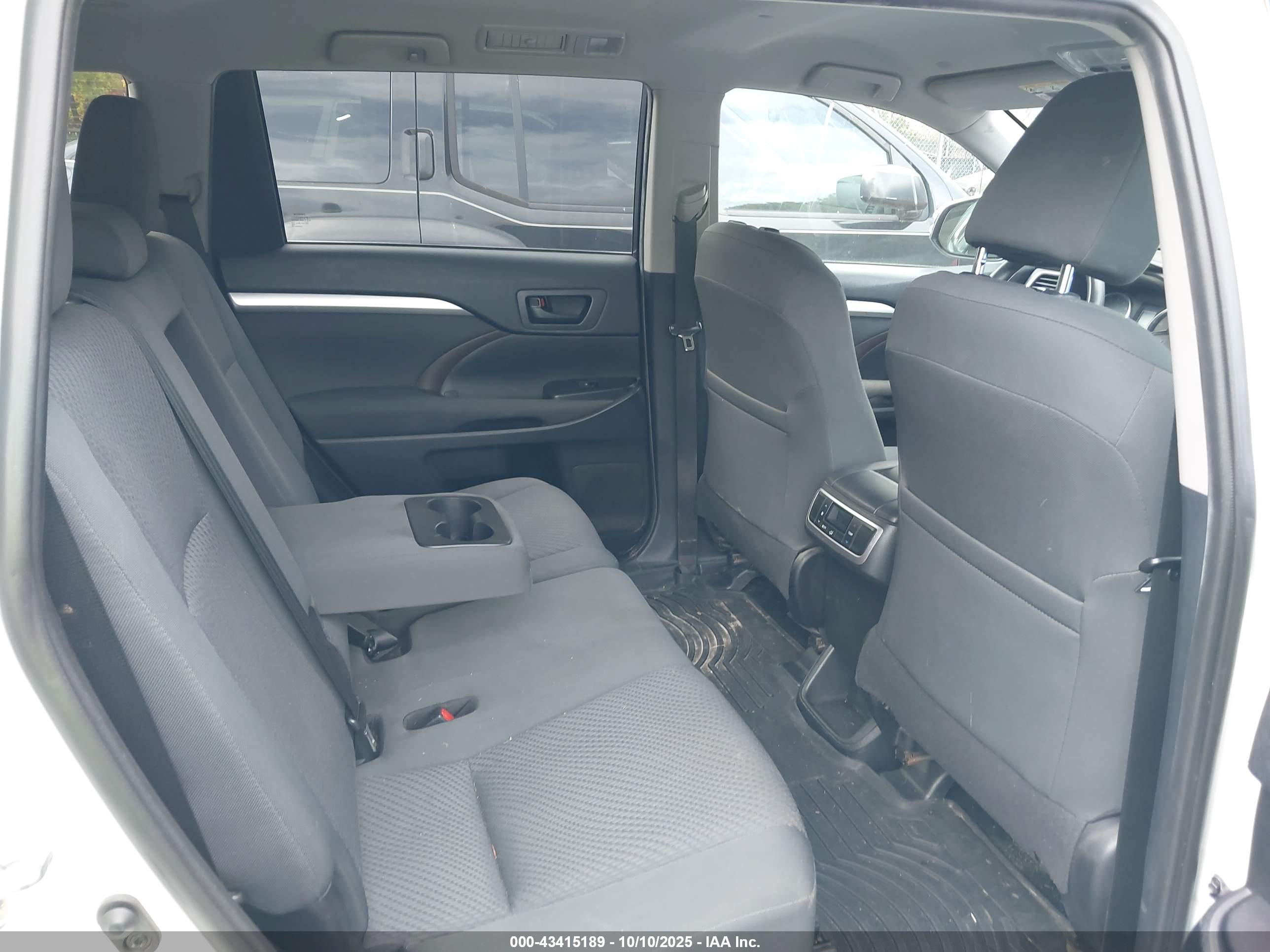 TOYOTA HIGHLANDER image 8