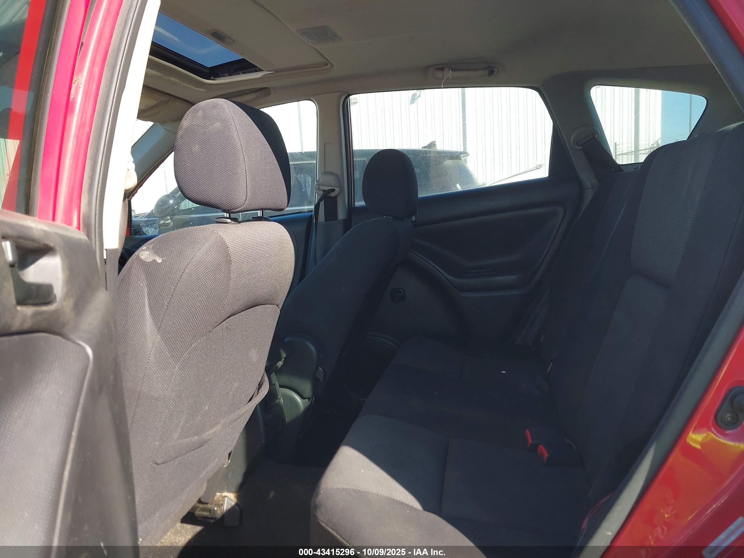 PONTIAC VIBE image 8