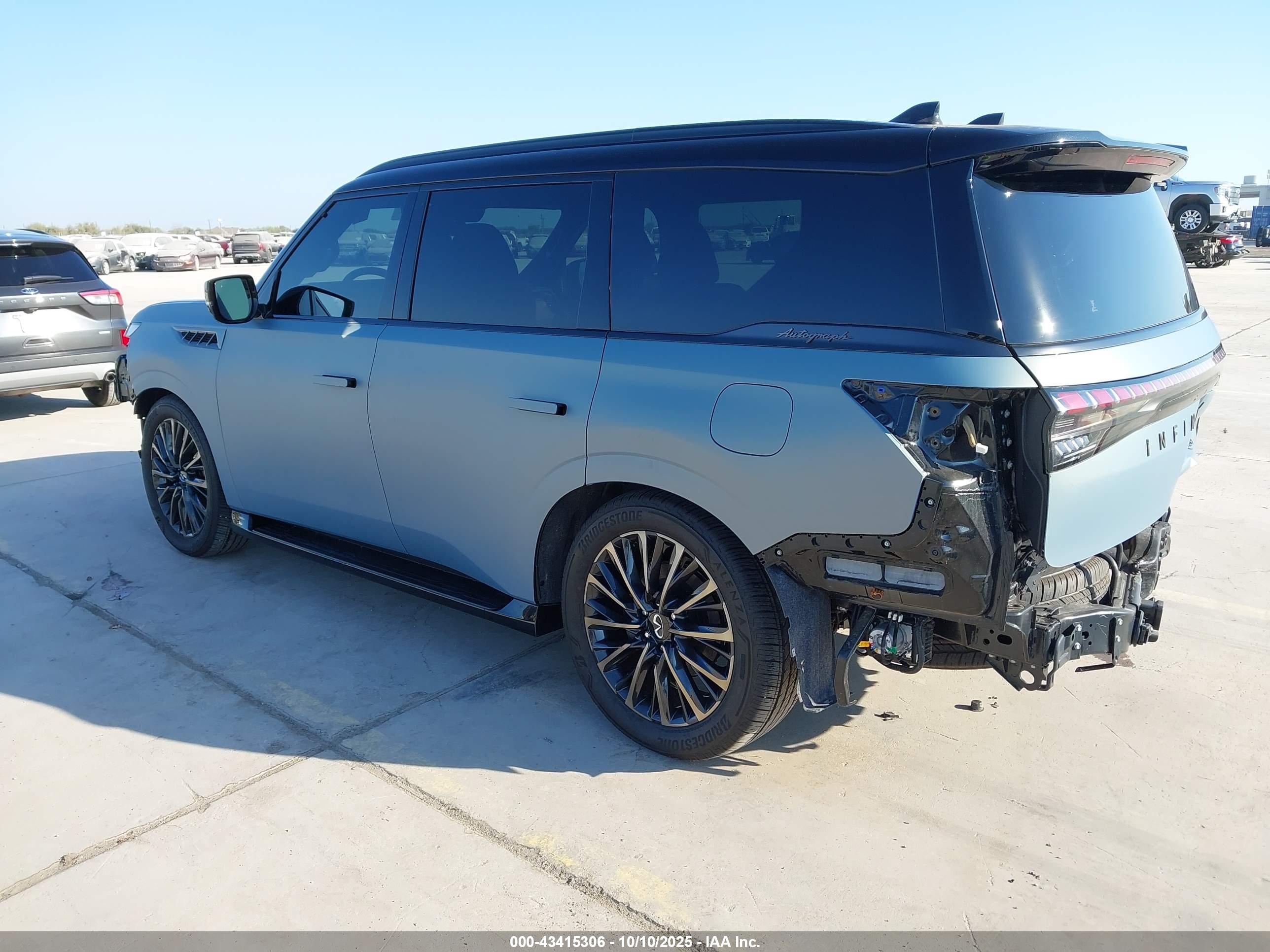 INFINITI QX80 image 3