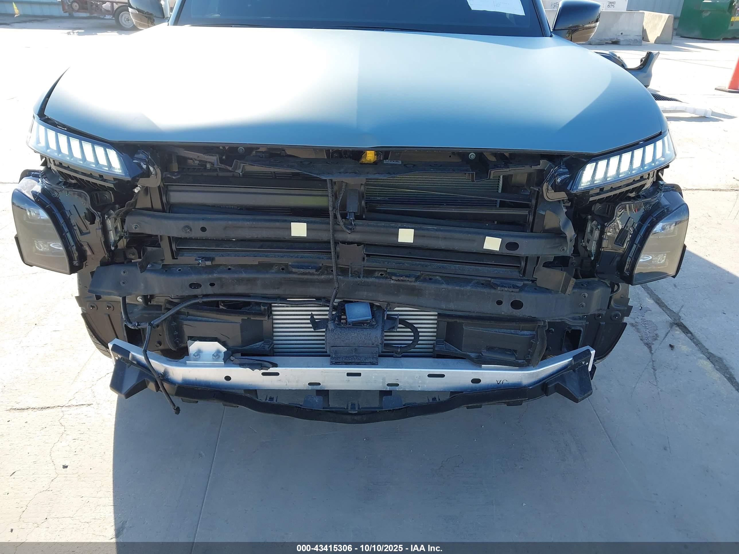 INFINITI QX80 image 6