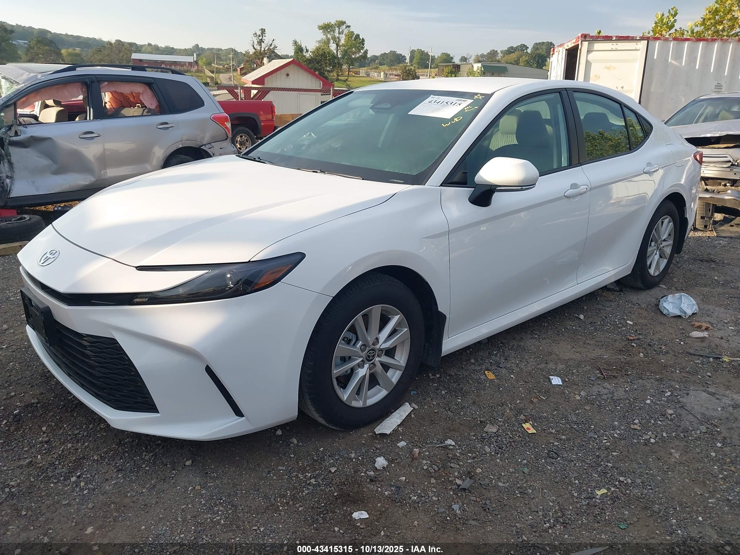 TOYOTA CAMRY image 2