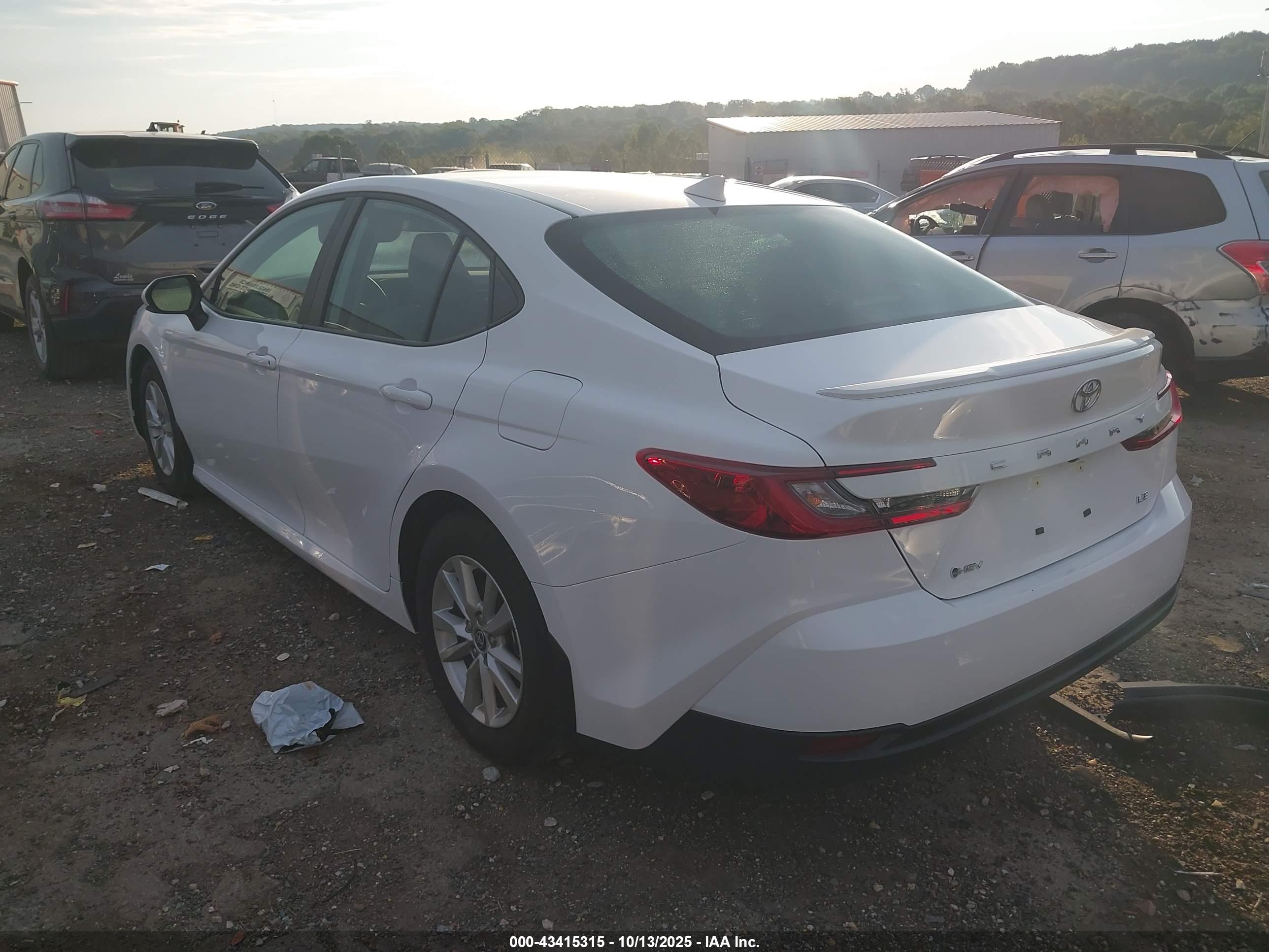 TOYOTA CAMRY image 3