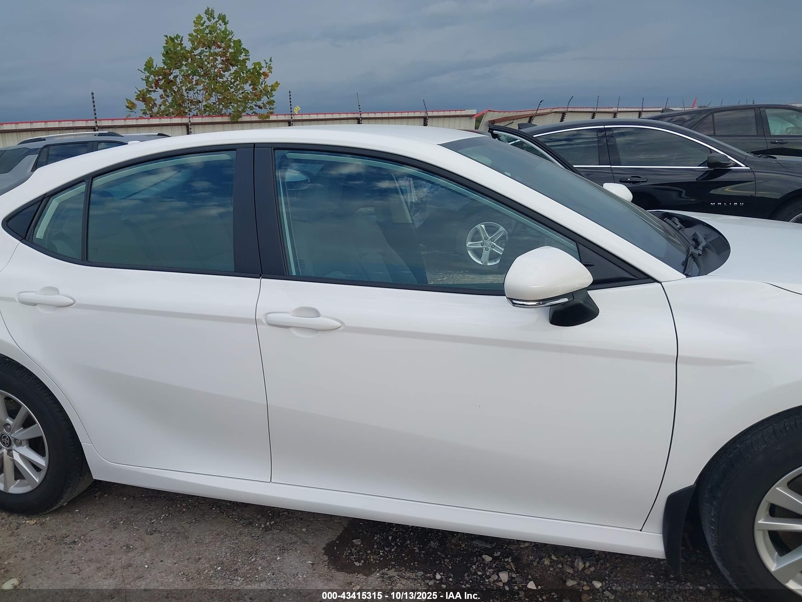 TOYOTA CAMRY image 6