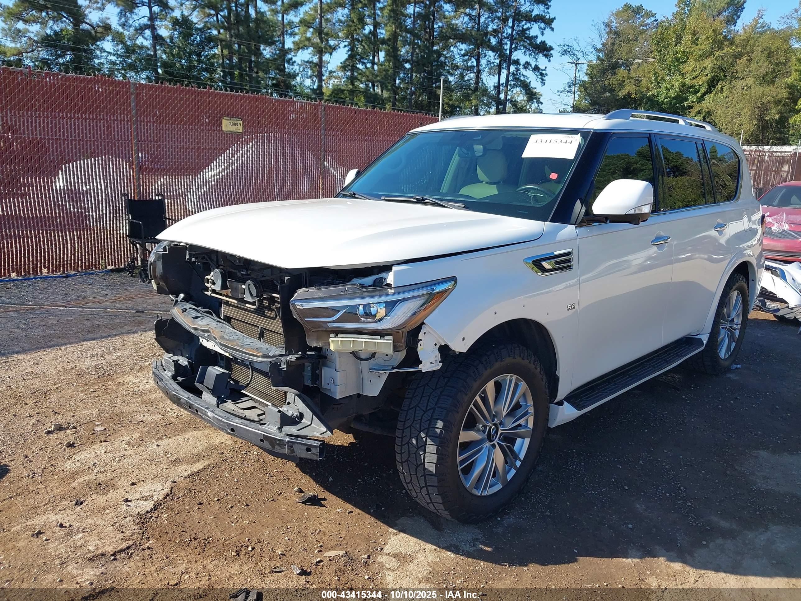 INFINITI QX80 image 2