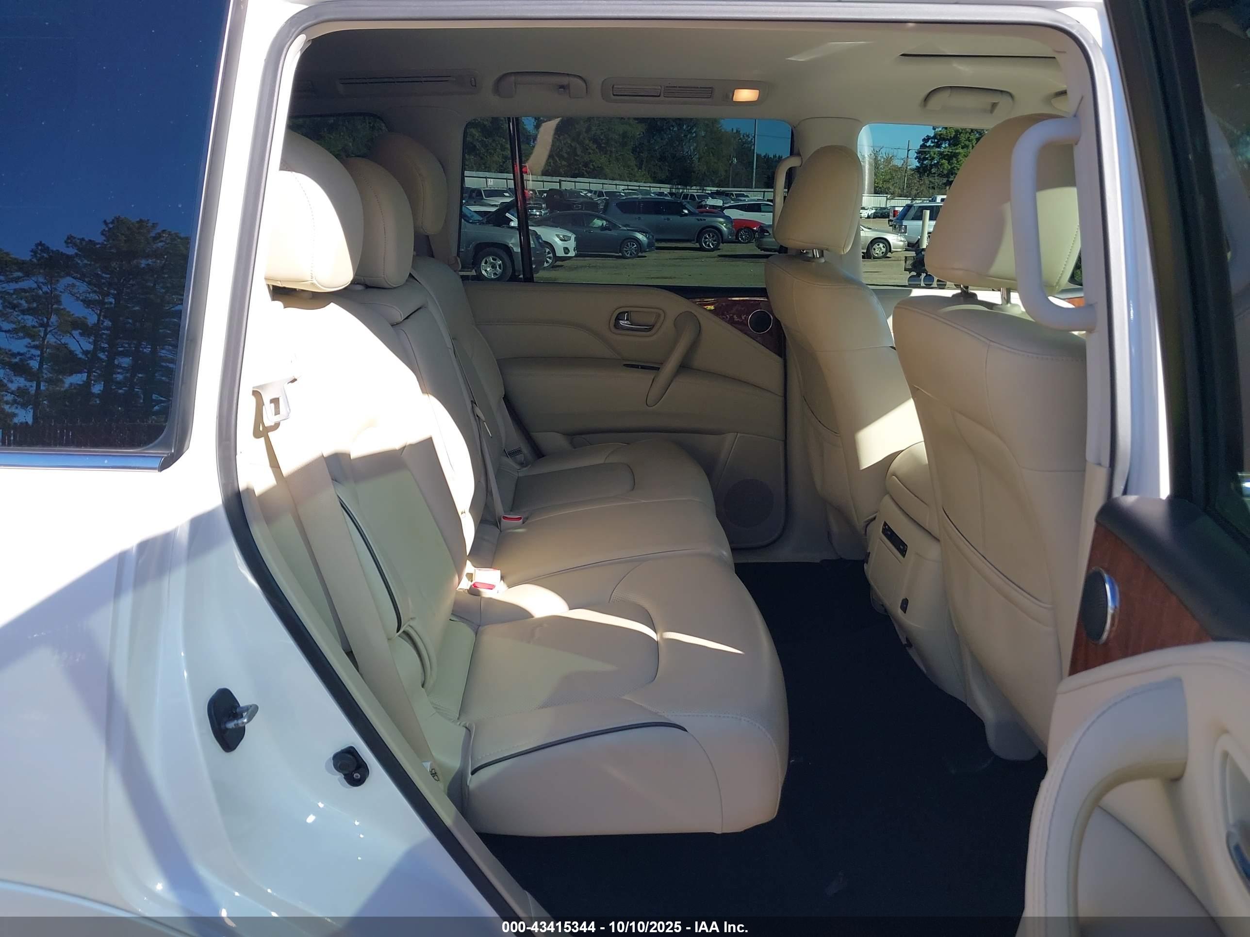 INFINITI QX80 image 8