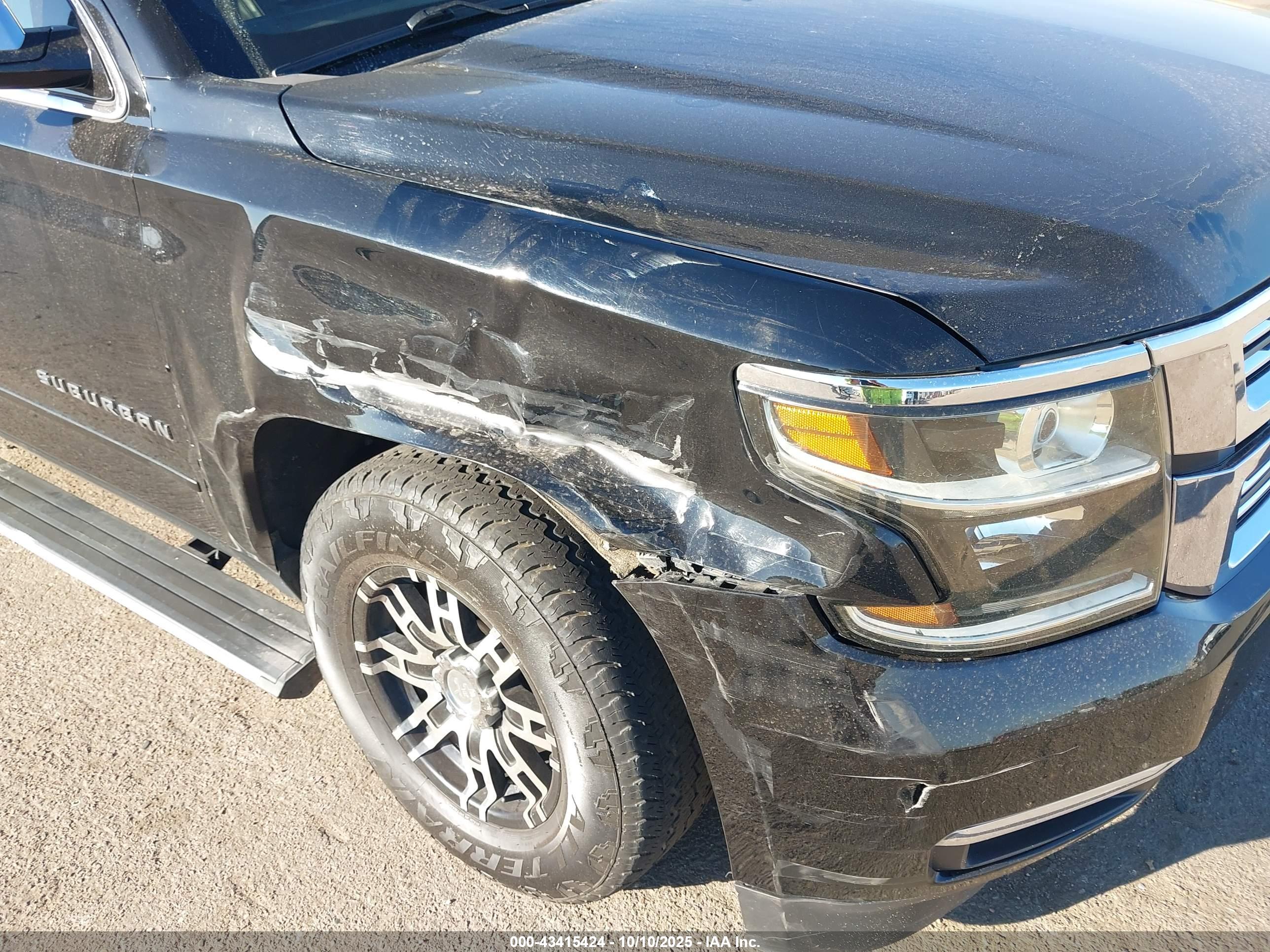 CHEVROLET SUBURBAN image 6