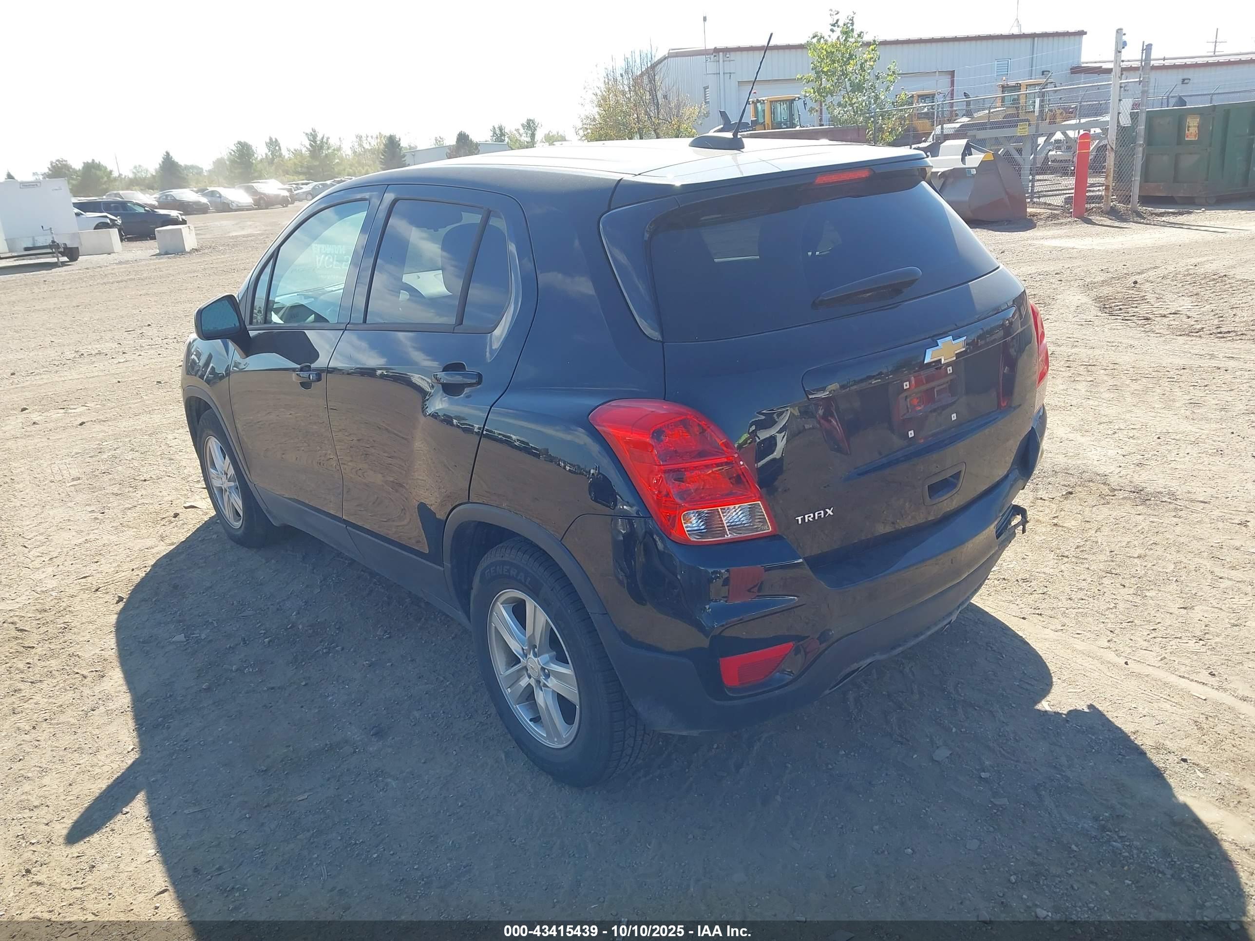 CHEVROLET TRAX image 3