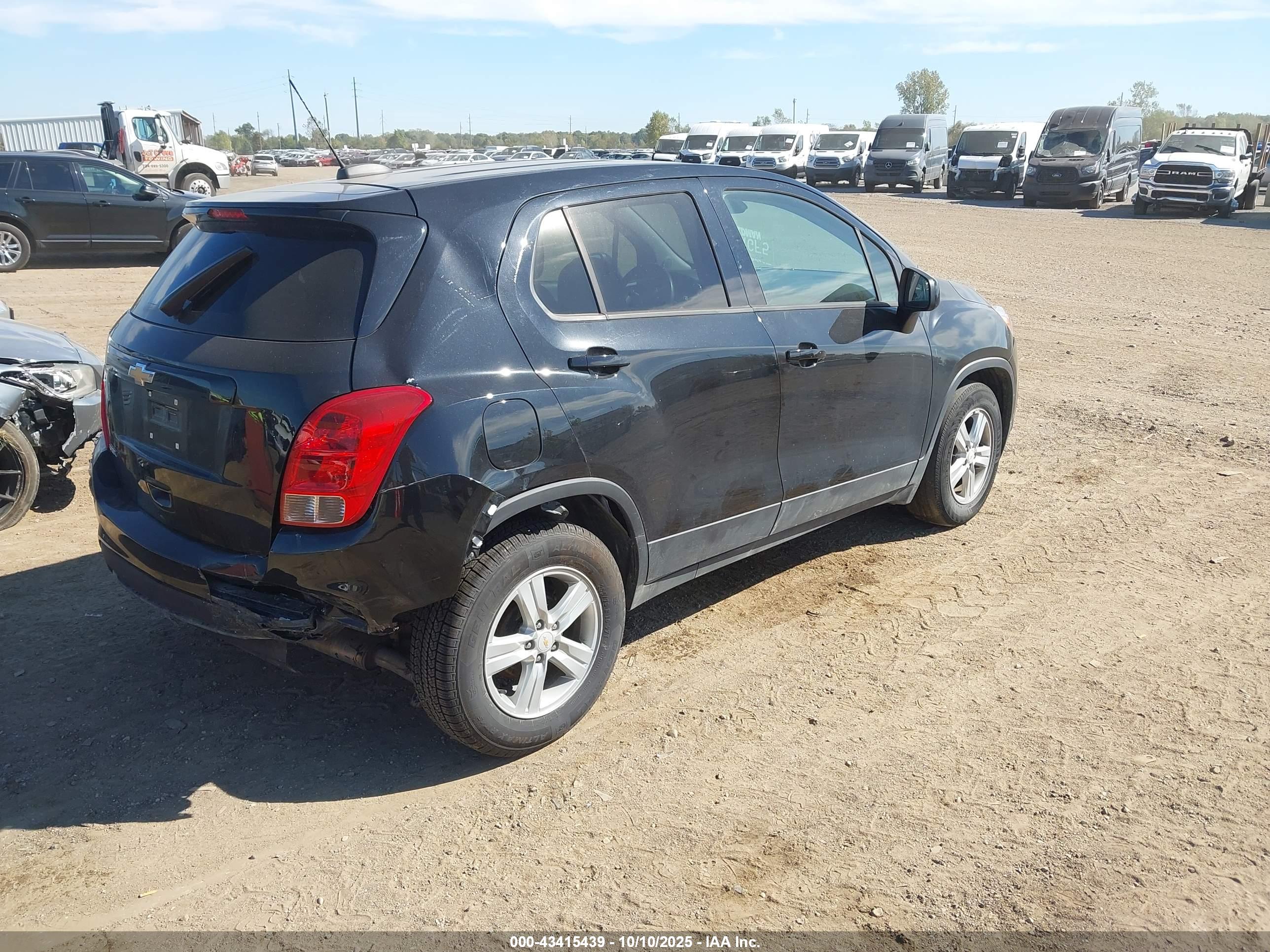 CHEVROLET TRAX image 4