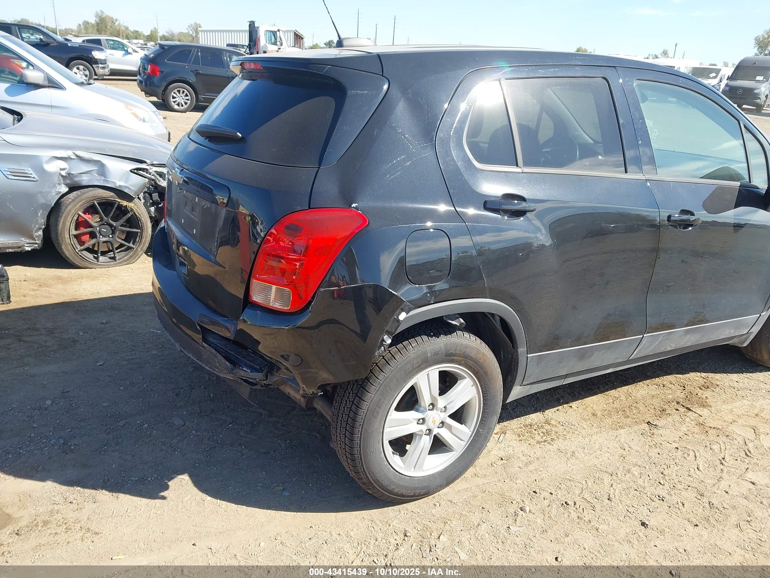 CHEVROLET TRAX image 6